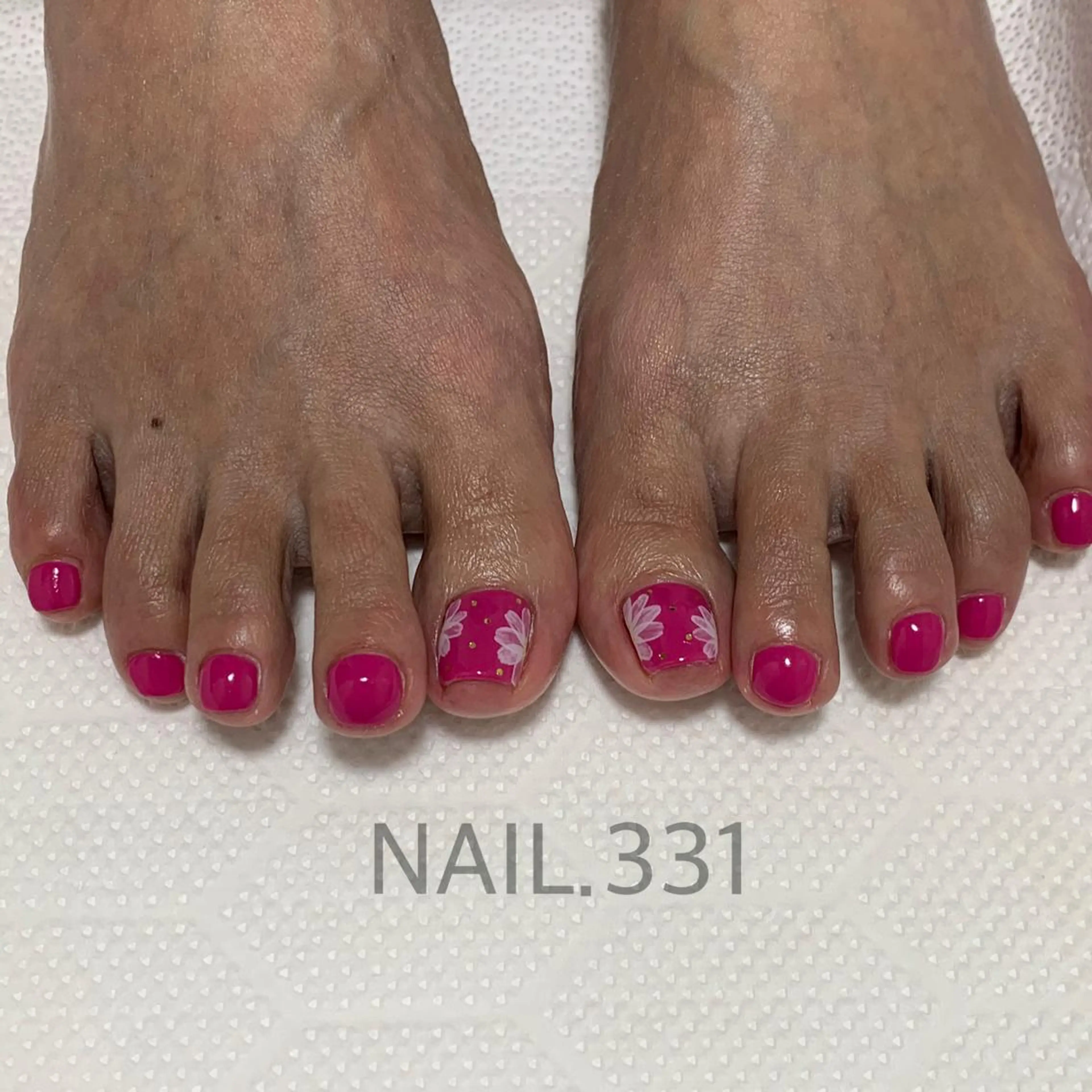 ネイル オーロラネイル フラッシュネイル フラワーネイル ラメ(グリッター) マグネットネイル NAIL.331所属・Nail 331のネイルデザイン