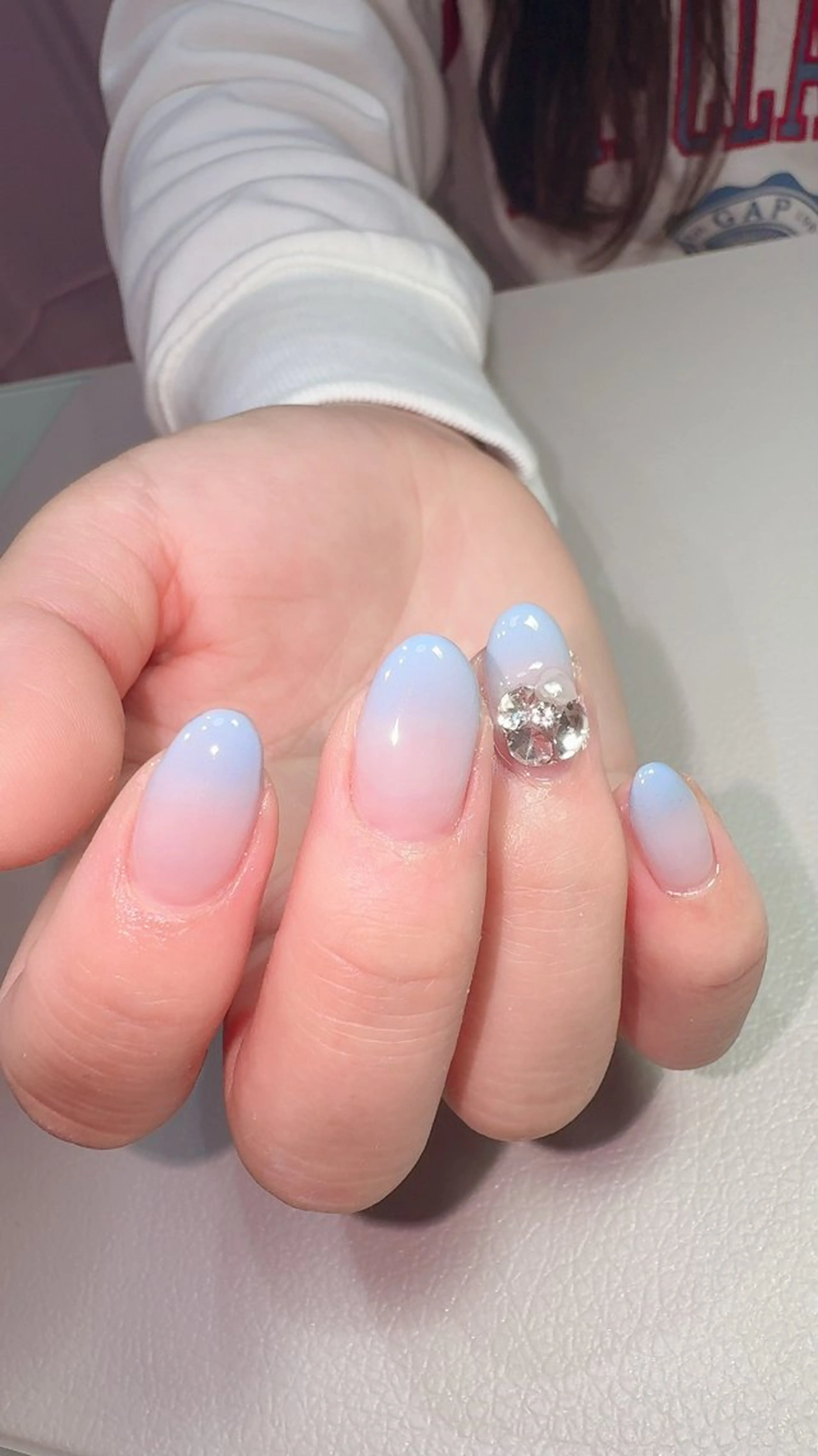 ネイル アートネイル ブルー グラデーション 春ネイル ストーンネイル nailsalon urümのネイルデザイン