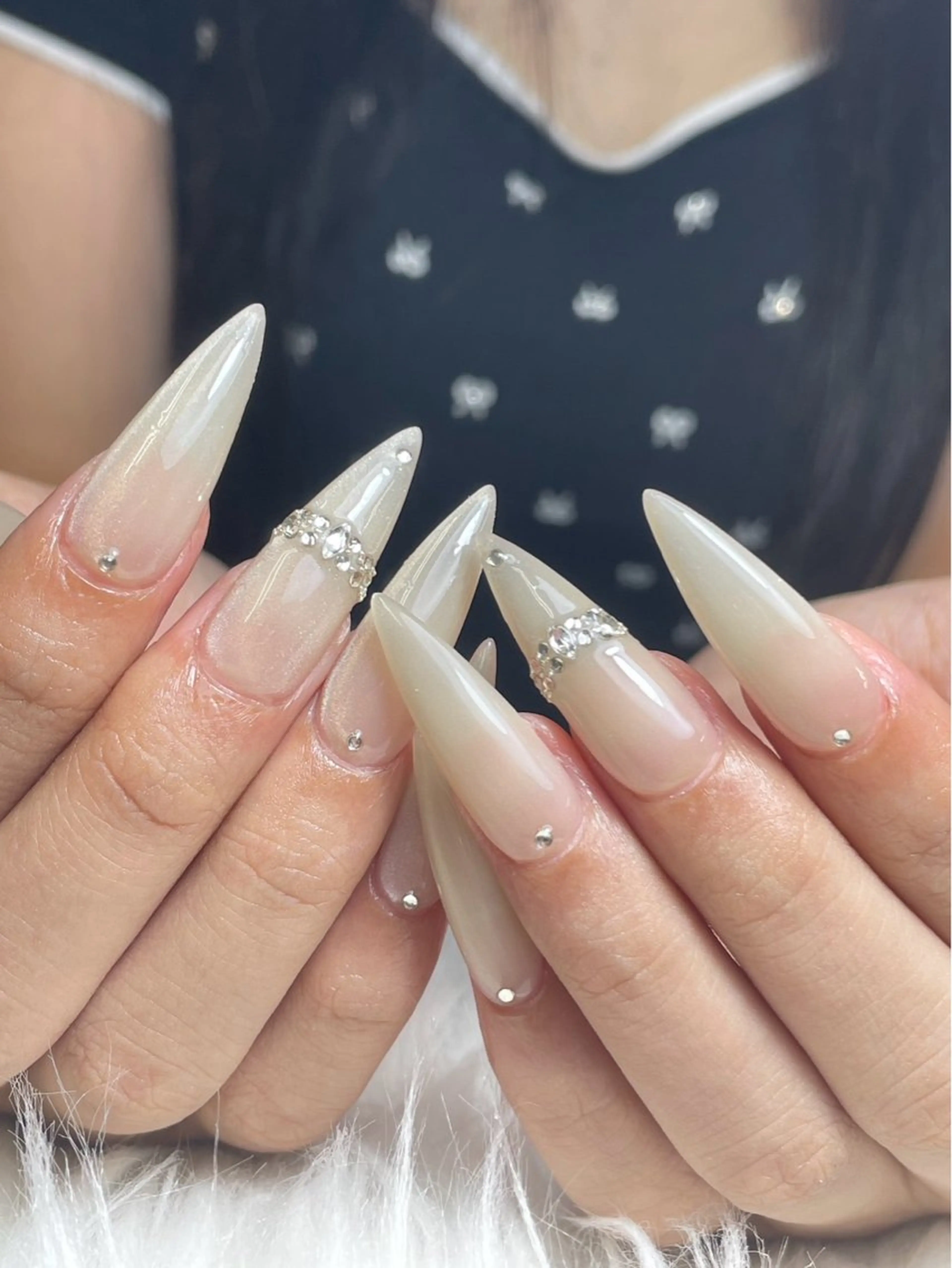 ネイル チークネイル 長さ出し フットネイル ジェルネイル 卒業式 𝓐𝓷𝓻𝓲 XiinhNailのネイルデザイン