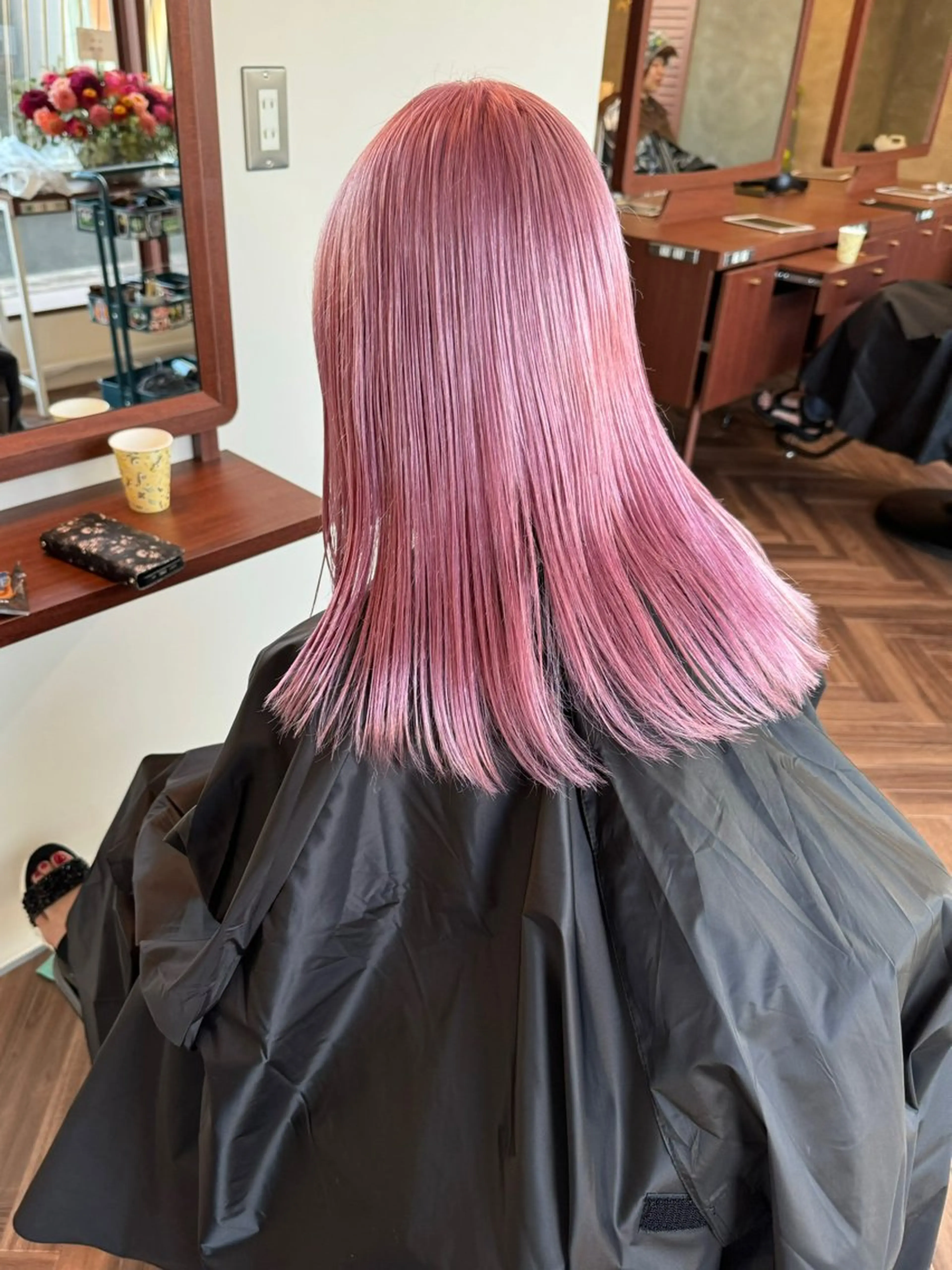 ミディアム カラー ブリーチ ブロンド ケアブリーチ 透明感カラー ダブルカラー レイヤー専門家 ダブルカラー修のヘアスタイル