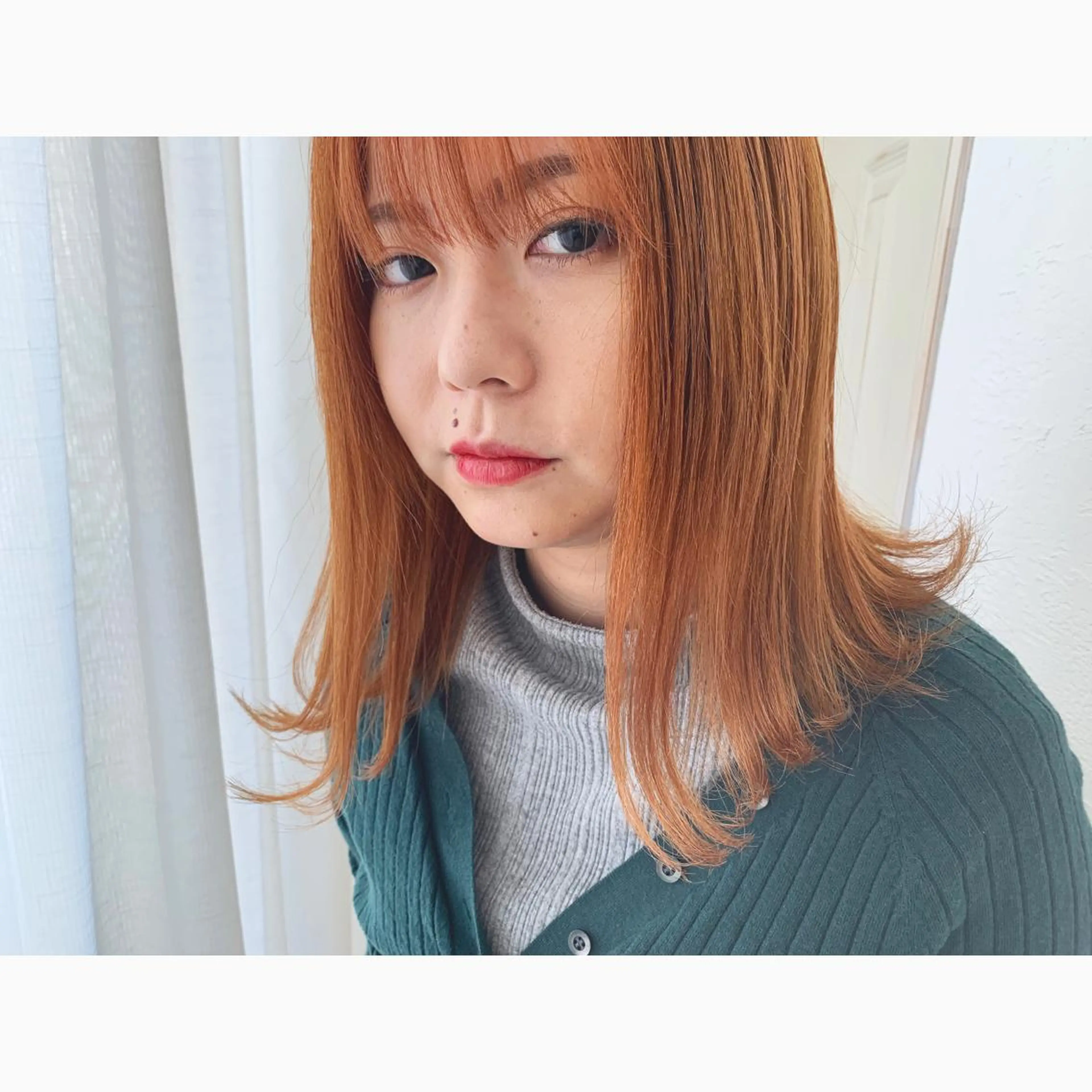 セミロング カラー fio マナミのヘアスタイル