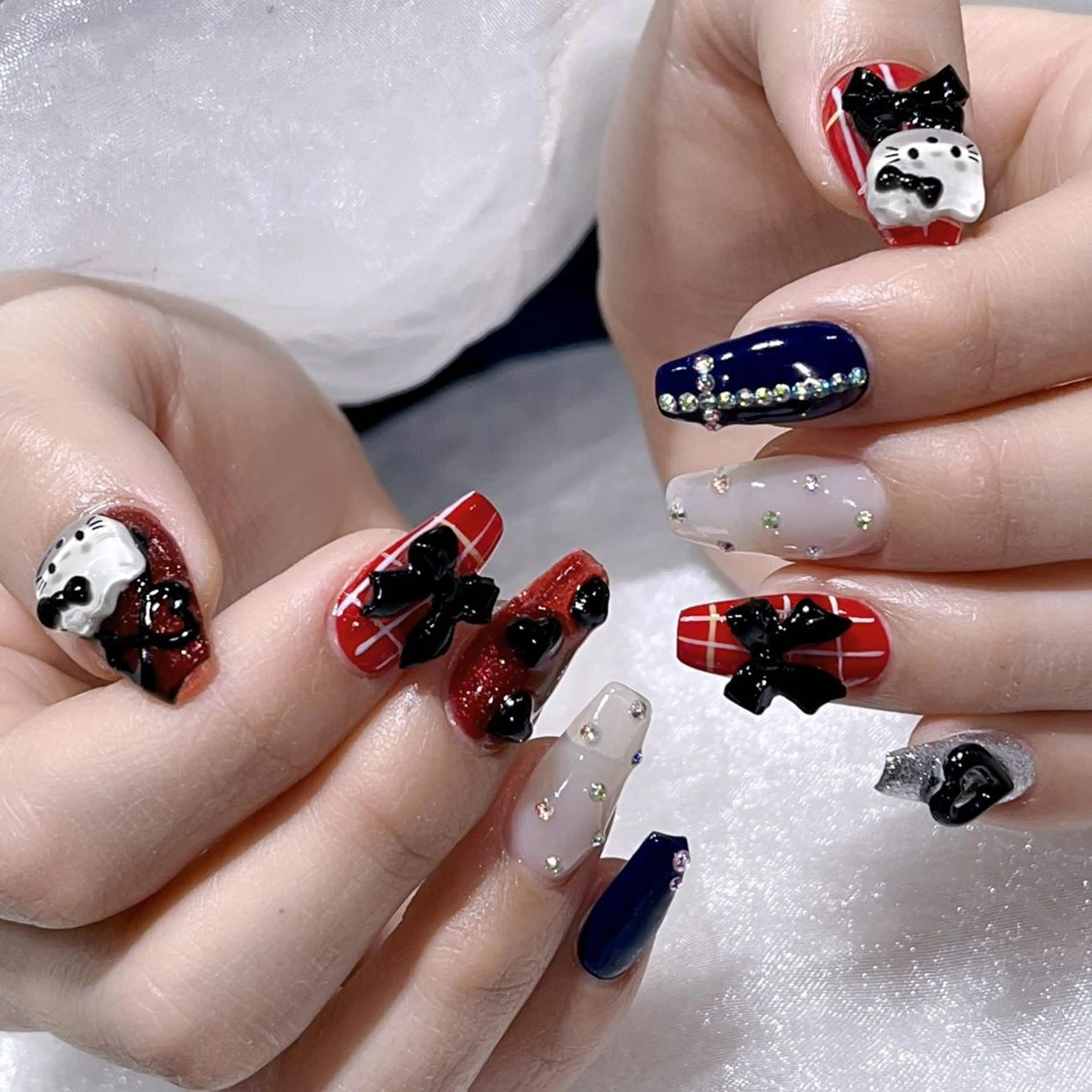 ネイル ハンドネイル Queens テイのネイルデザイン