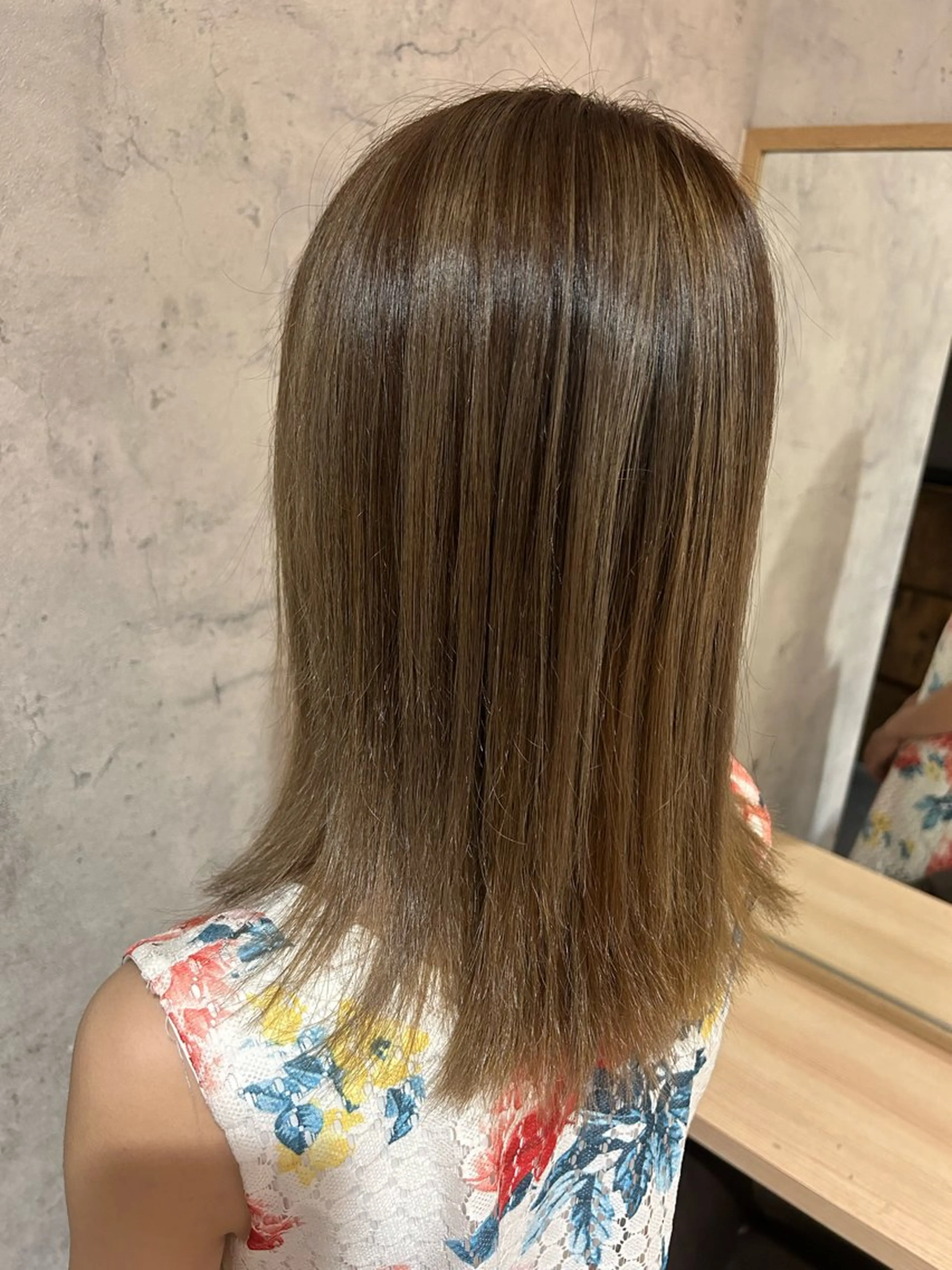 ミディアム カラー バレイヤージュ ブリーチ レイヤーカット パーソナルカラー 診断🍀マリンのヘアスタイル