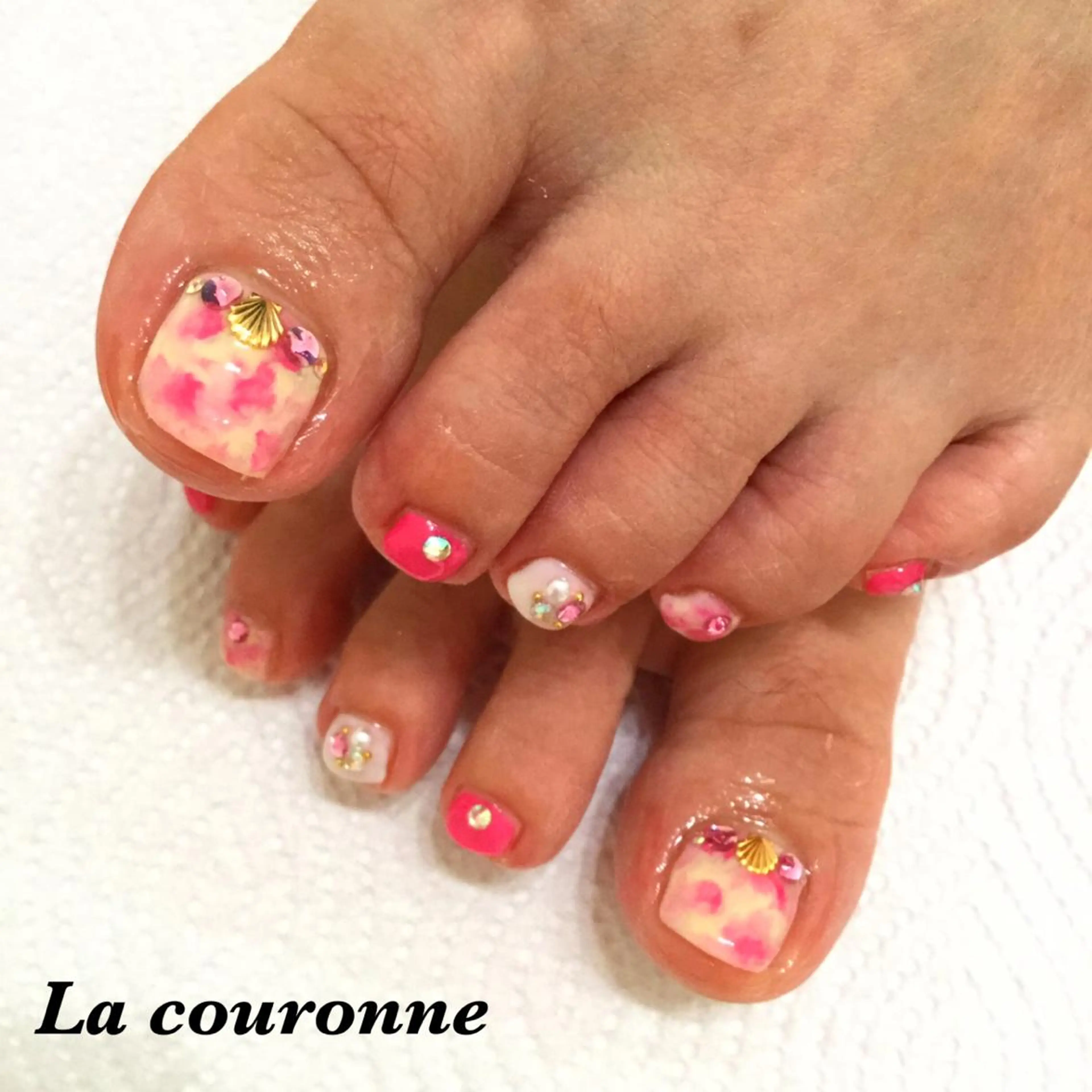 ネイル フットネイル Lacouronne NATSUMIのネイルデザイン