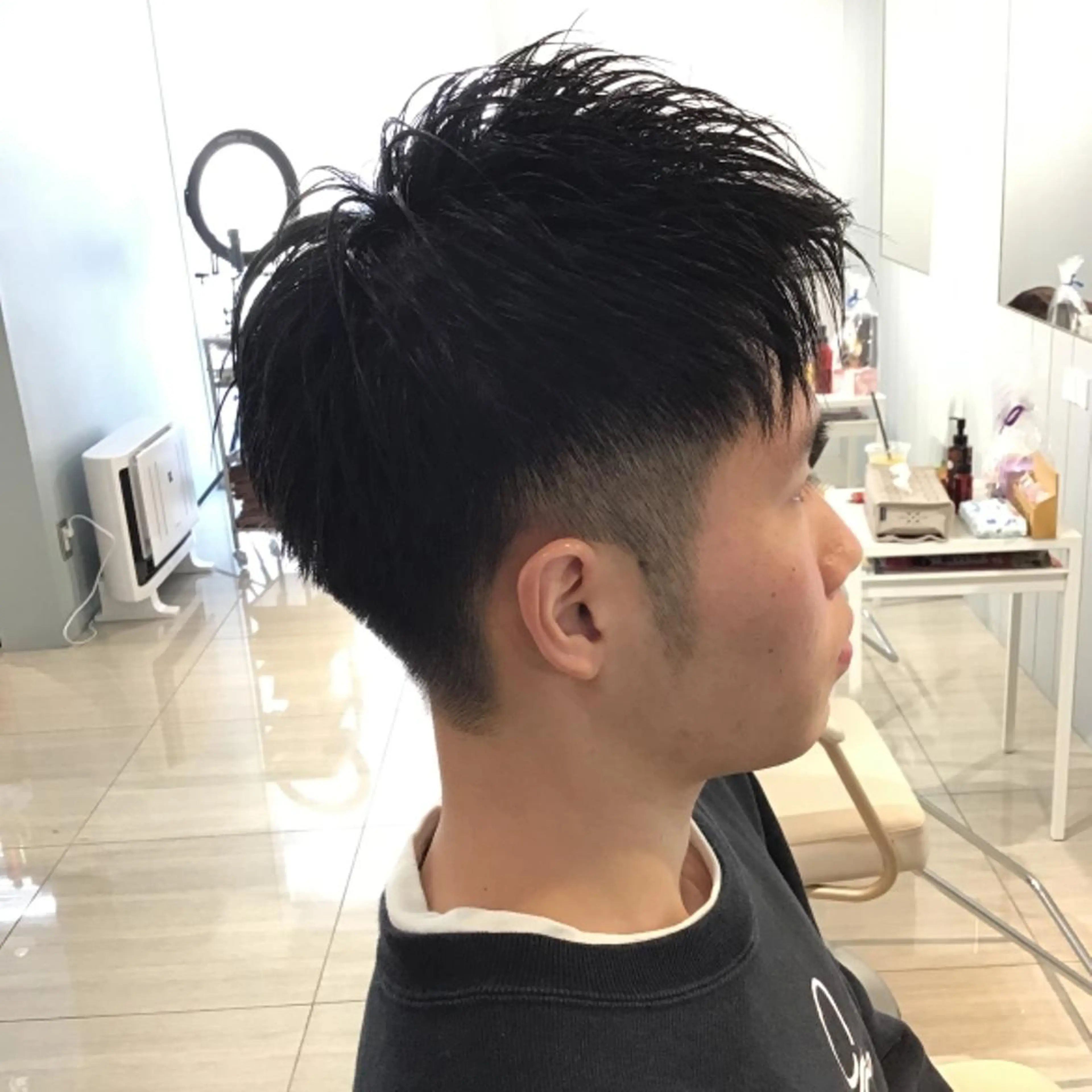 メンズ 刈り上げ 隈元 光のヘアスタイル