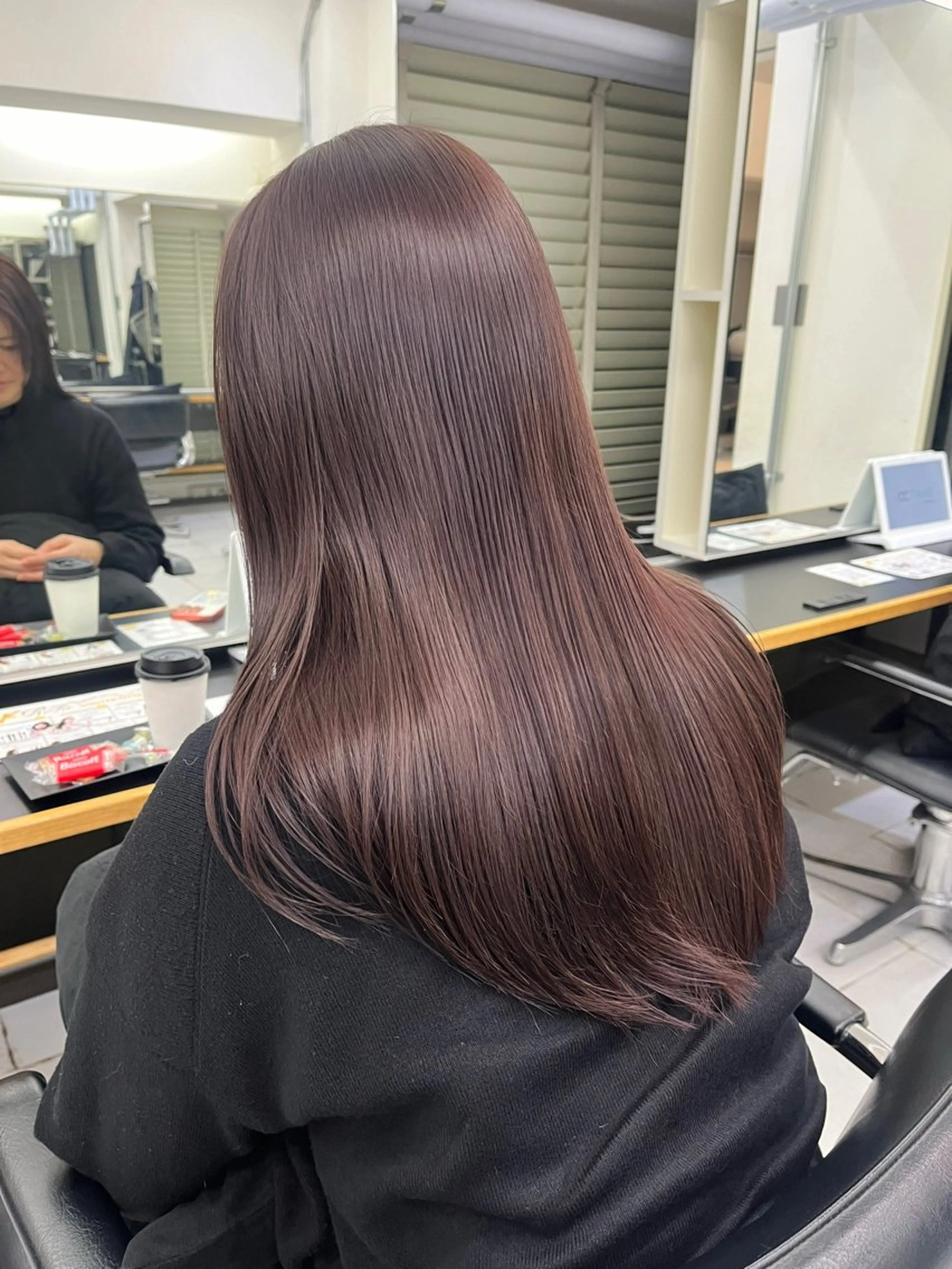カラー ブリーチ ダブルカラー ラベンダーカラー ブリーチなしカラー Airi 韓国y2k ボブパーマのヘアスタイル