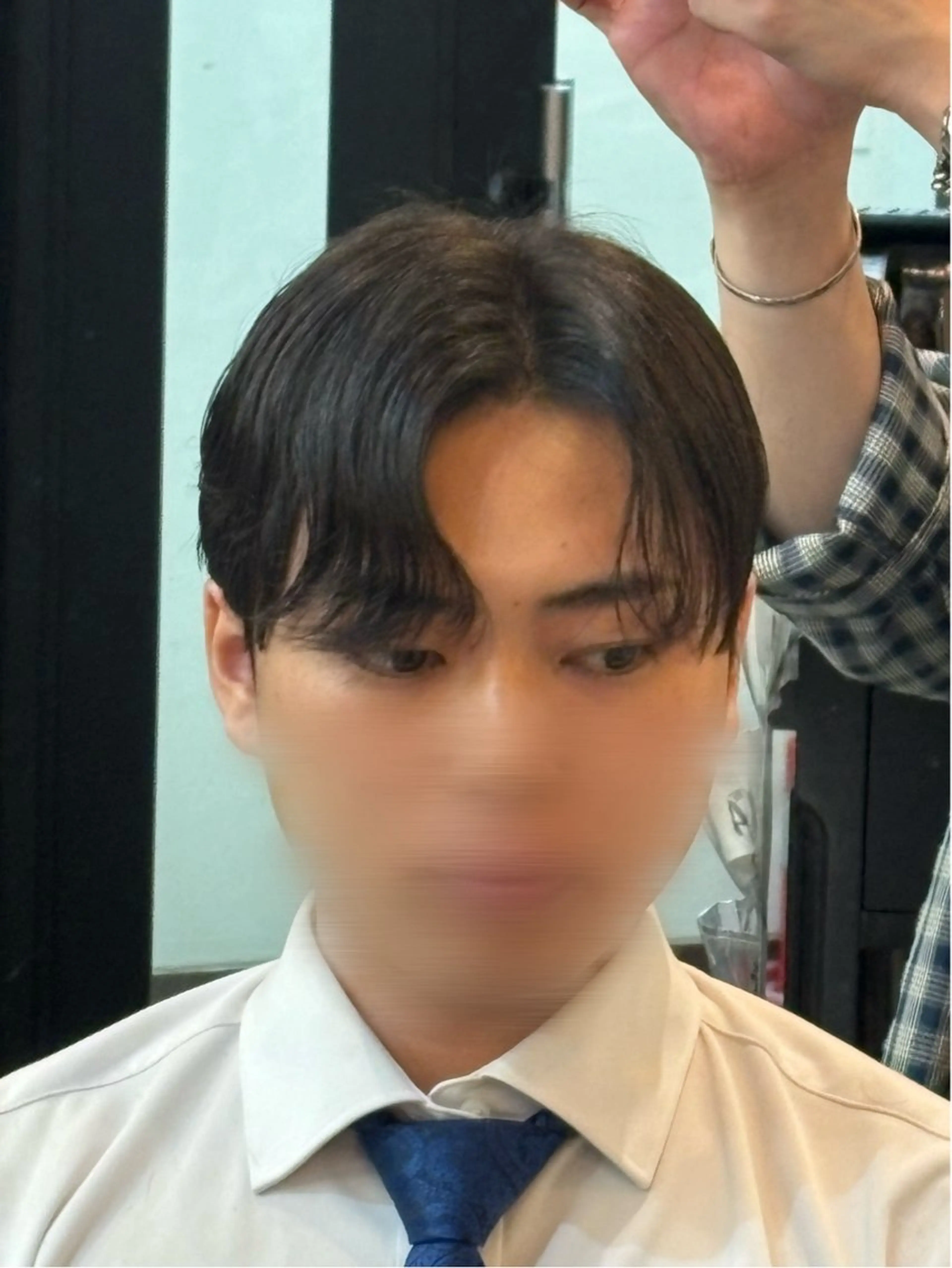 ショート パーマ メンズ コンマヘア ダウンパーマ メンズパーマ カット パーマ 韓国メンズヘア/ 毛流れヘア　須田龍世のヘアスタイル