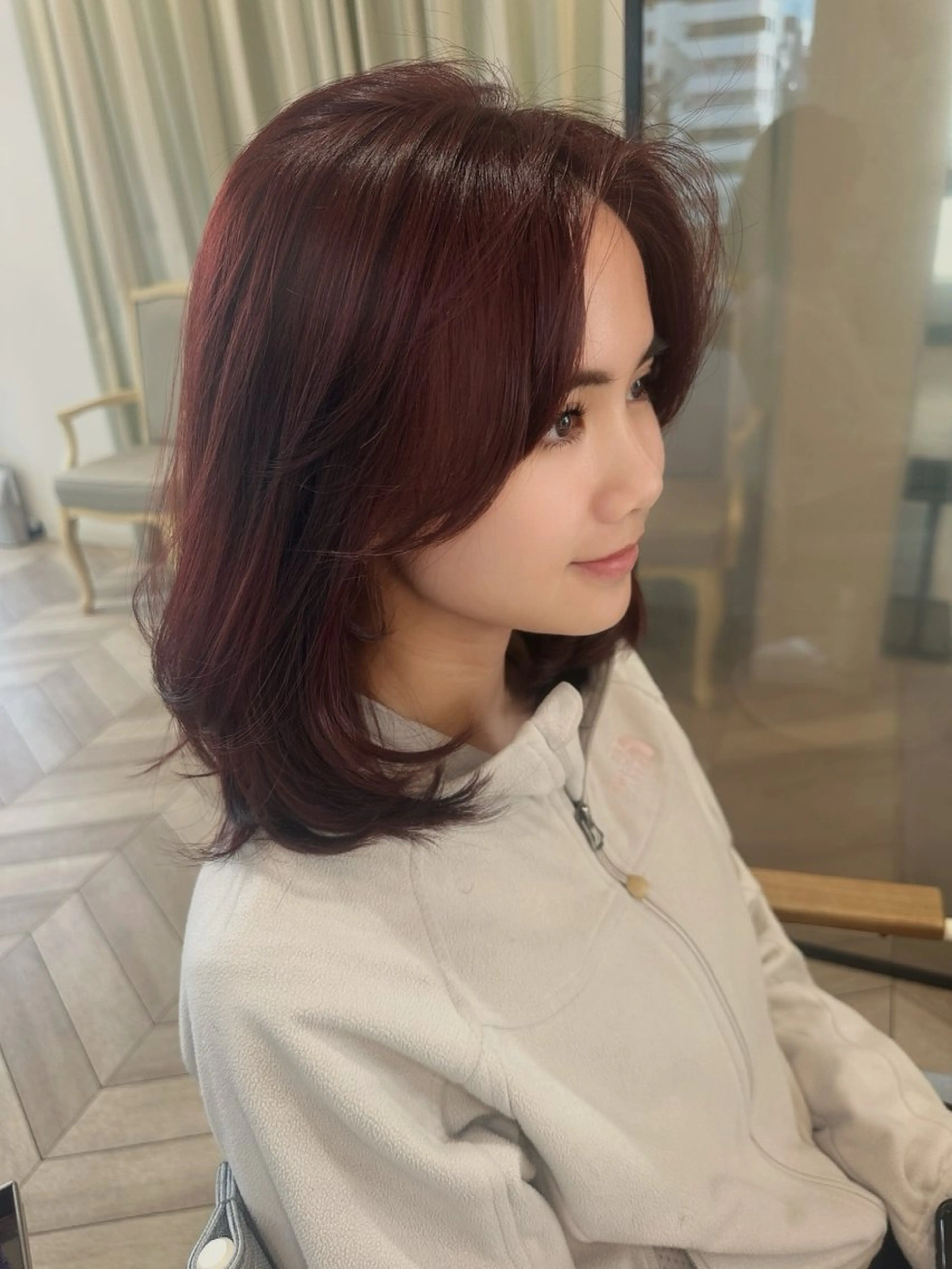 ミディアム カラー ミディアムレイヤー ブリーチ ダブルカラー ブリーチなしカラー レイヤーカット カット ヘアカラー 小顔レイヤー/ ベージュ🤍Rieのヘアスタイル