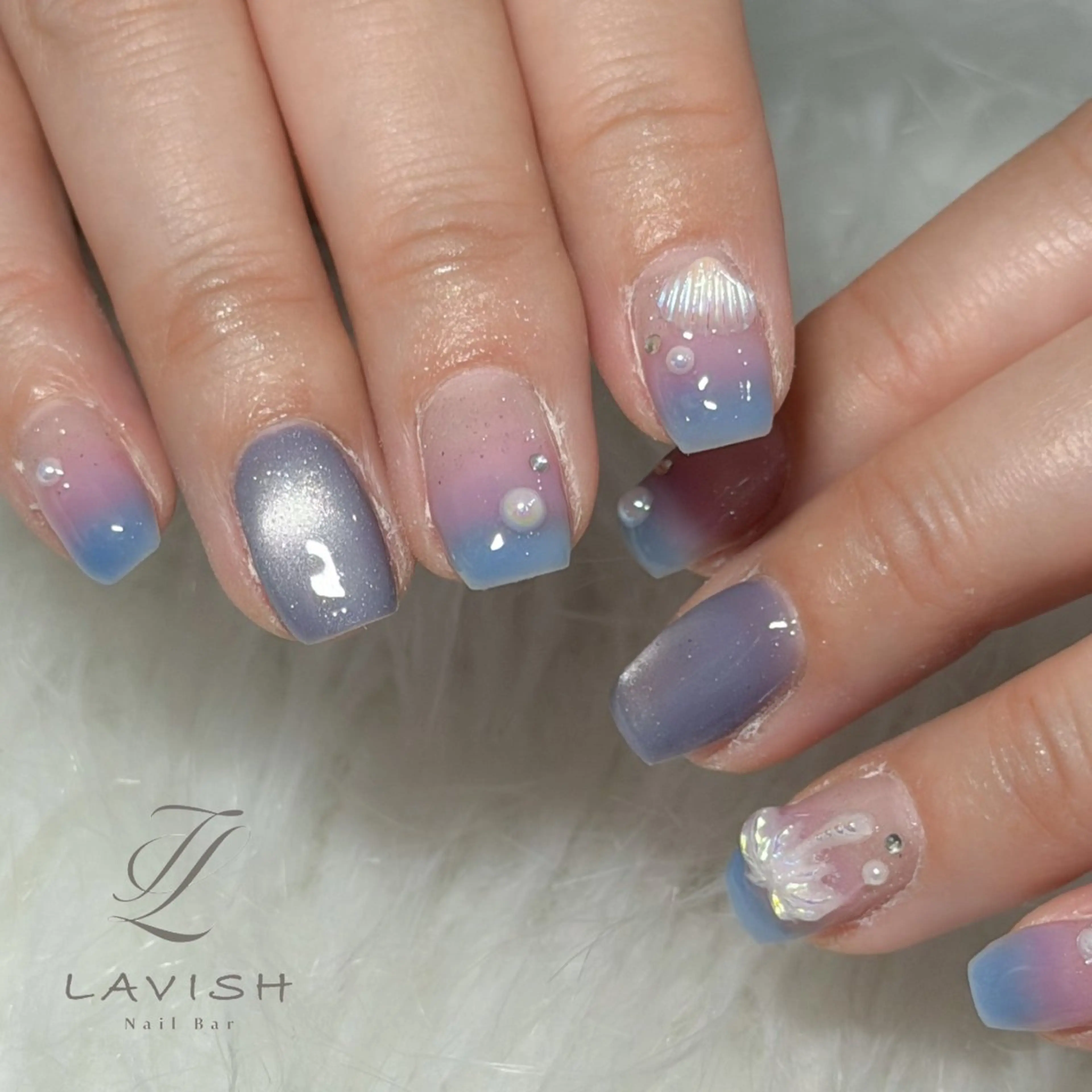 ネイル ハンドネイル フットネイル LAVISH nanamiのネイルデザイン
