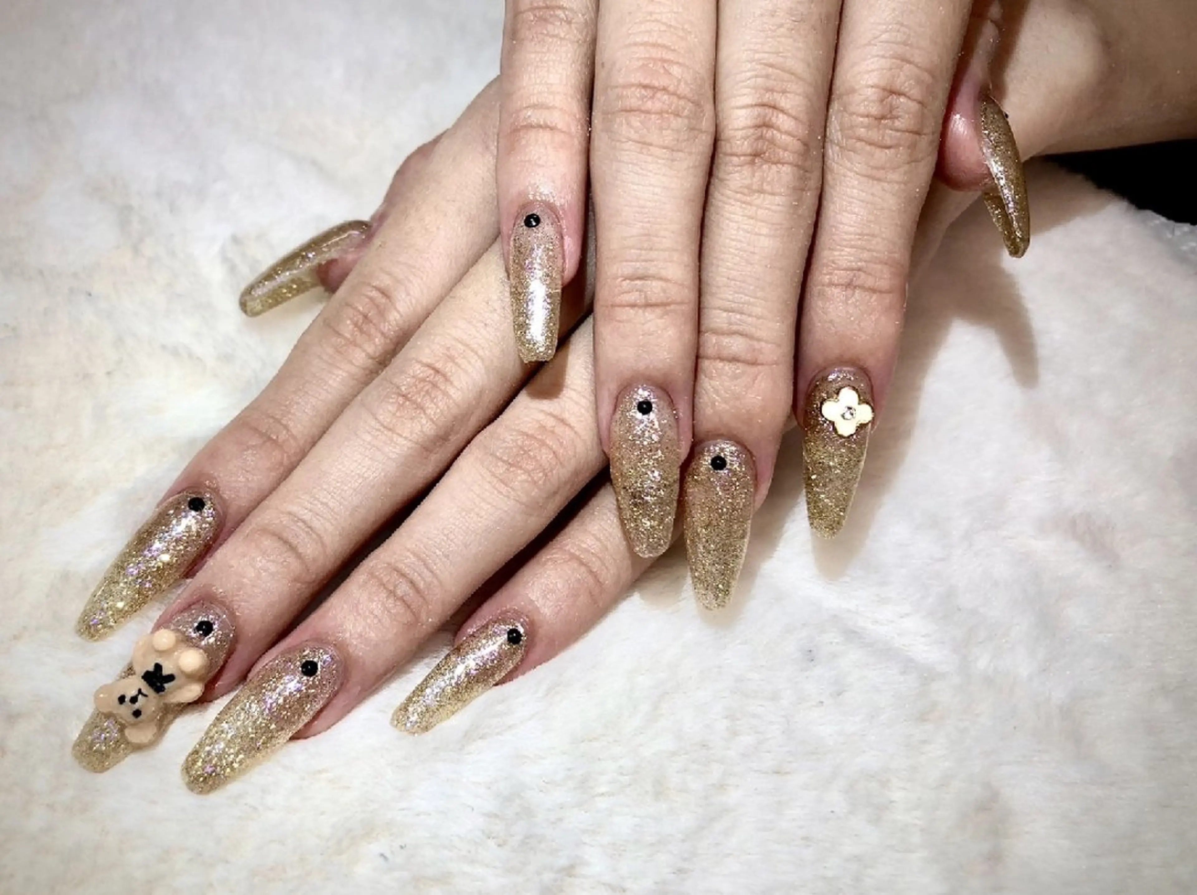 ネイル ガーリー キラキラネイル ワンカラーネイル ハンドネイル ハンドケア 心斎橋Salon Epokkuのネイルデザイン