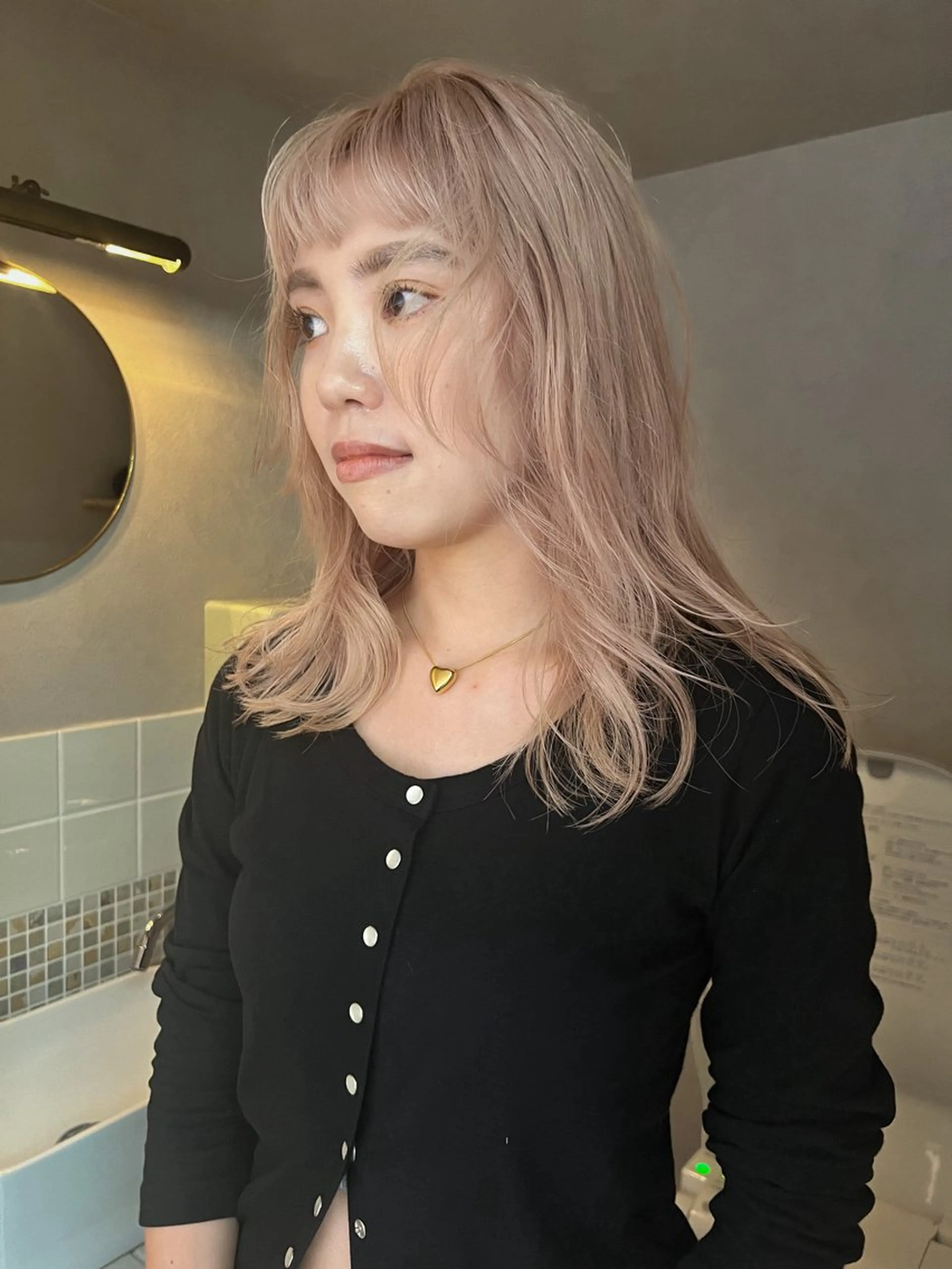 セミロング カラー カット ヘアカラー 顔周りレイヤー/韓国 ブリーチminamiのヘアスタイル