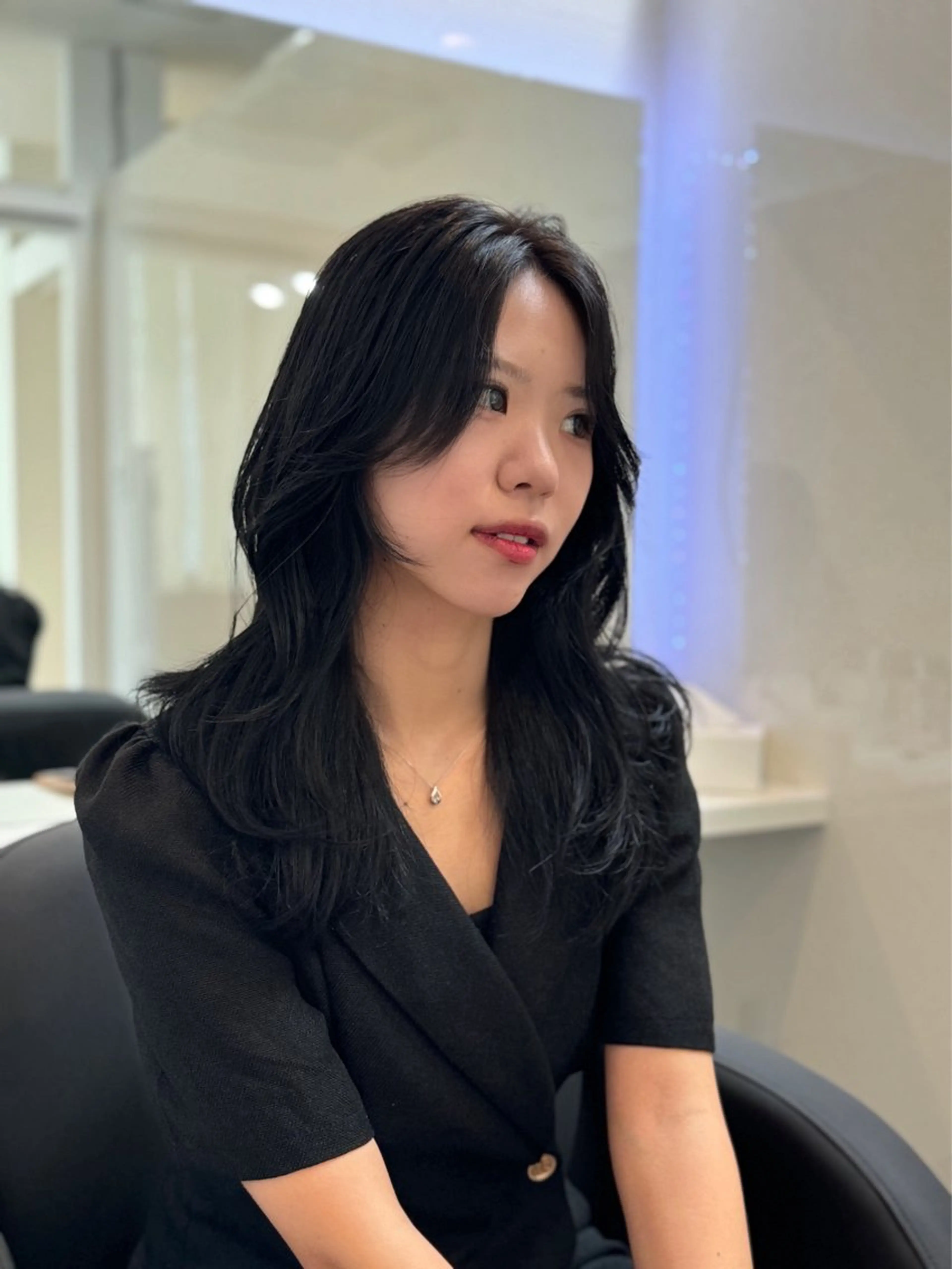 セミロング カラー パーマ ヘアアレンジ メンズ キッズ メンズ韓国風 黒髪 ブルーカラー ブルーブラック ブラウンカラー ヘアセット 髪質改善Ⅰ透明感 艶カラーⅠたつやのヘアスタイル