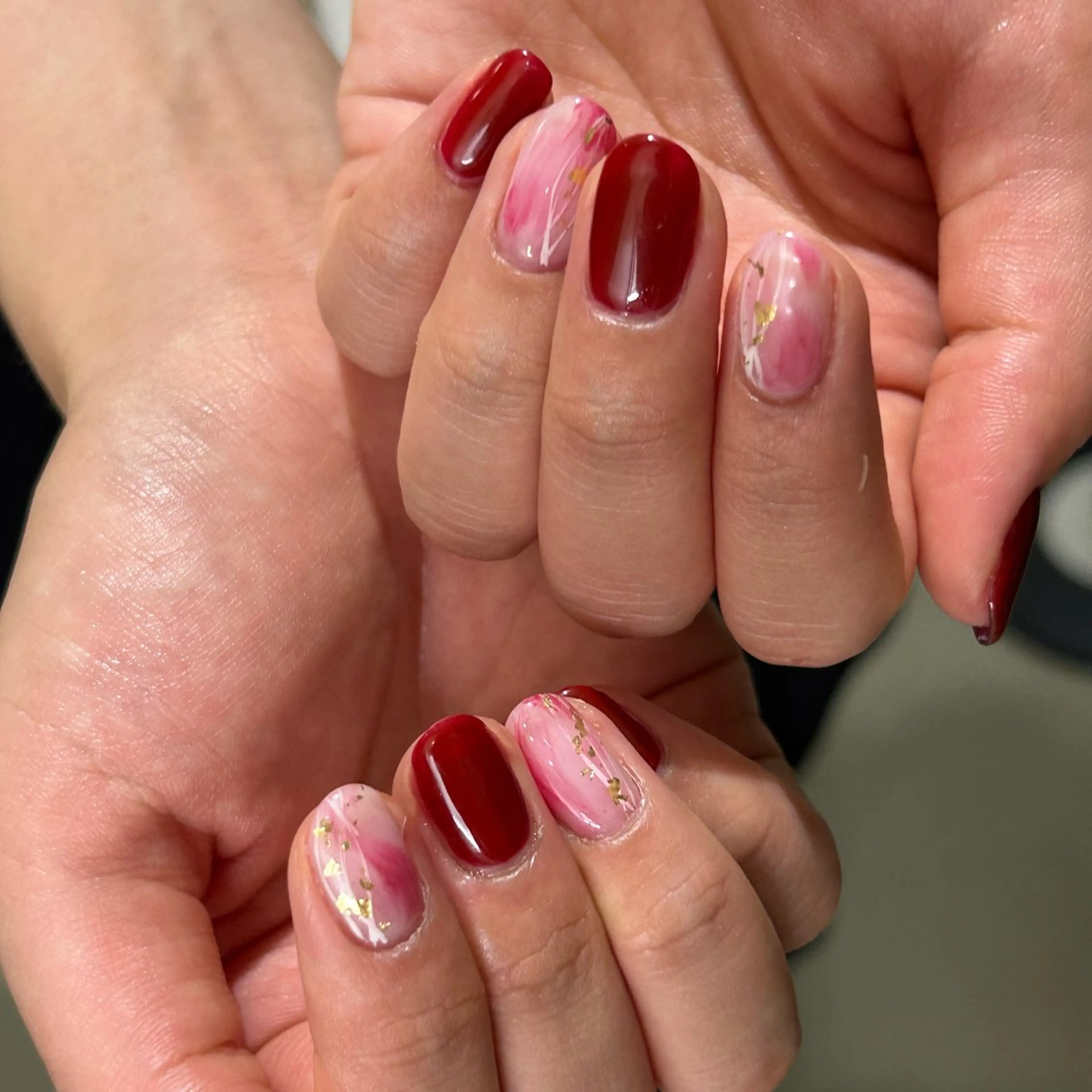 ネイル オーロラネイル ボルドー フットネイル フレンチネイル ジェルネイル mogunail &blowのネイルデザイン