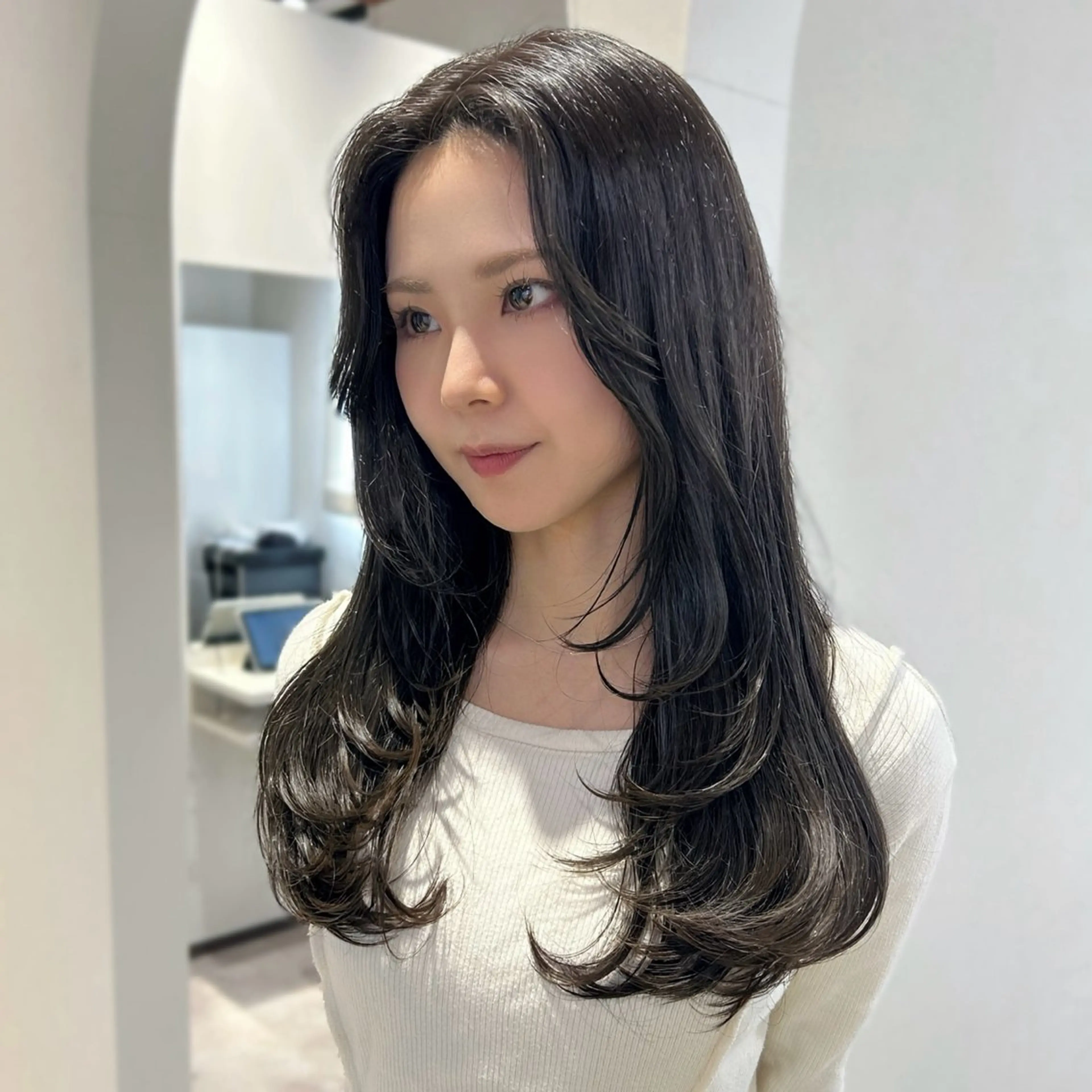 セミロング レイヤーカット HINA🎀 マツパ/美容師/豊田のマツエク・マツパデザイン