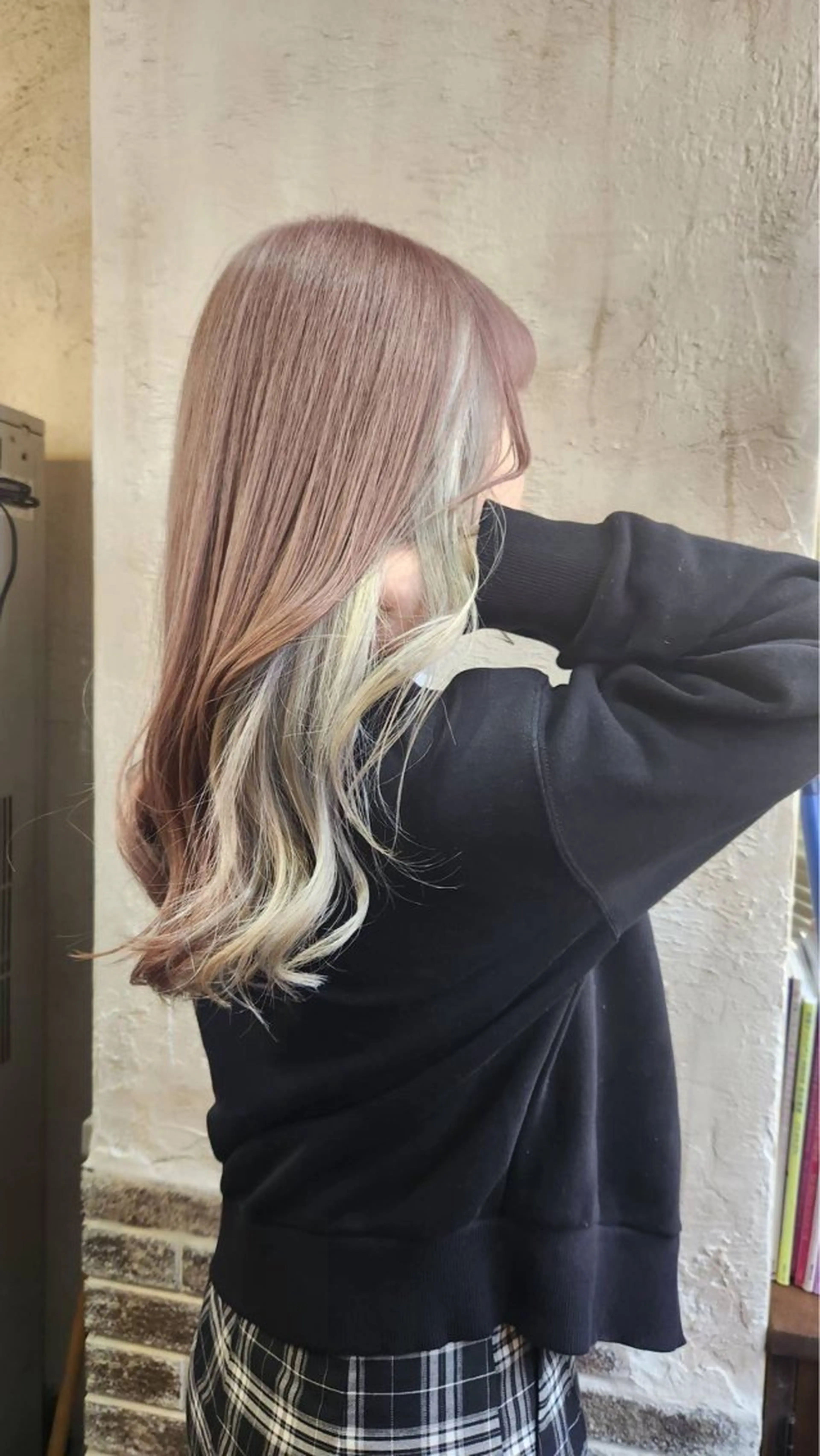 ロング カラー ベージュカラー ブリーチ ブロンド インナーカラー ホワイトブロンド ヘアカラー emma/レイヤー/ 暖色カラーのヘアスタイル