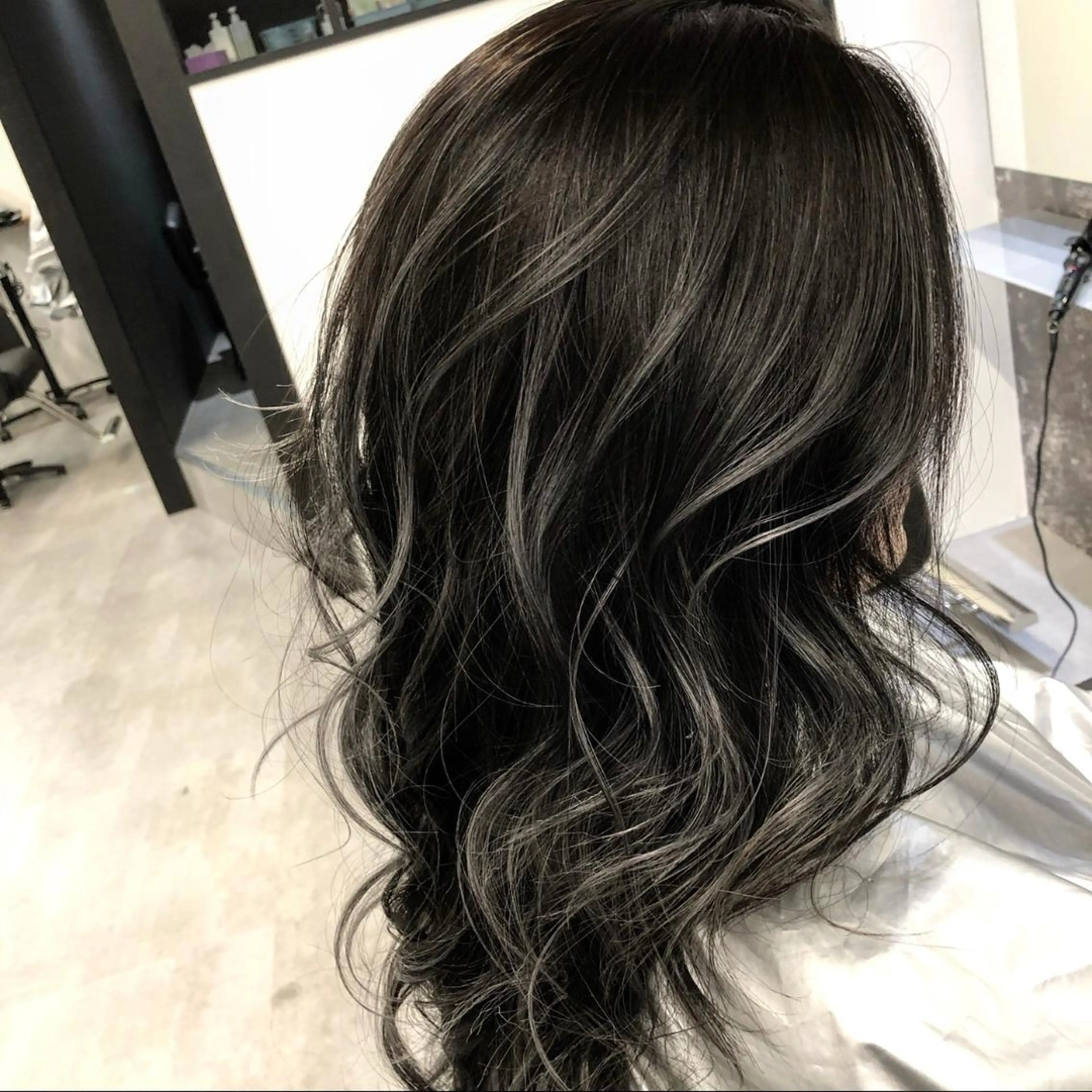 セミロング カラー ヘアアレンジ バレイヤージュ デザインカラー ハイライトカラー ハイライト レイヤーカット アンドウ ユウ/ レイヤーカット/韓国のヘアスタイル