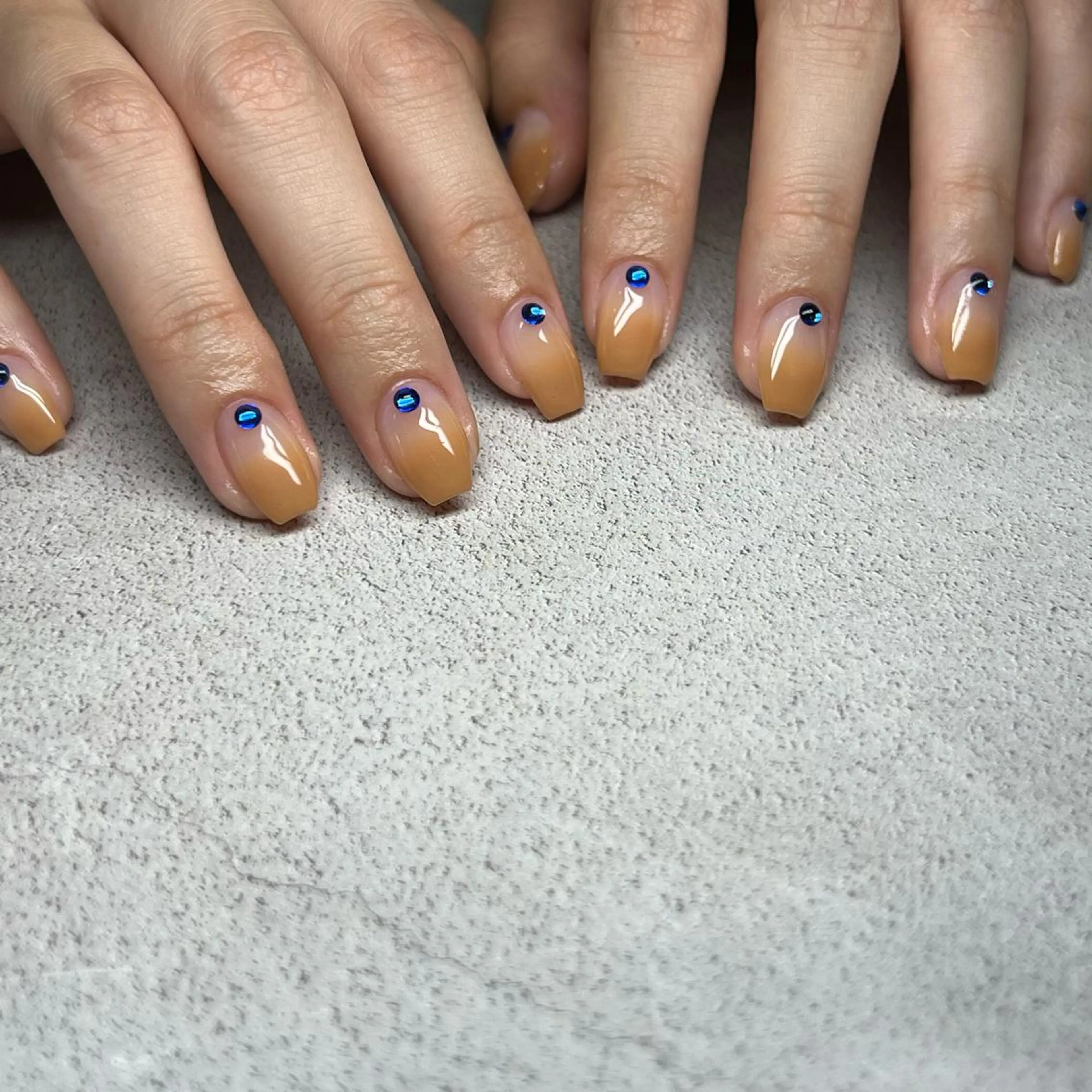 ネイル ブラウン ハンドネイル 𝐫𝐚𝐢 𝐧𝐚𝐢𝐥のネイルデザイン