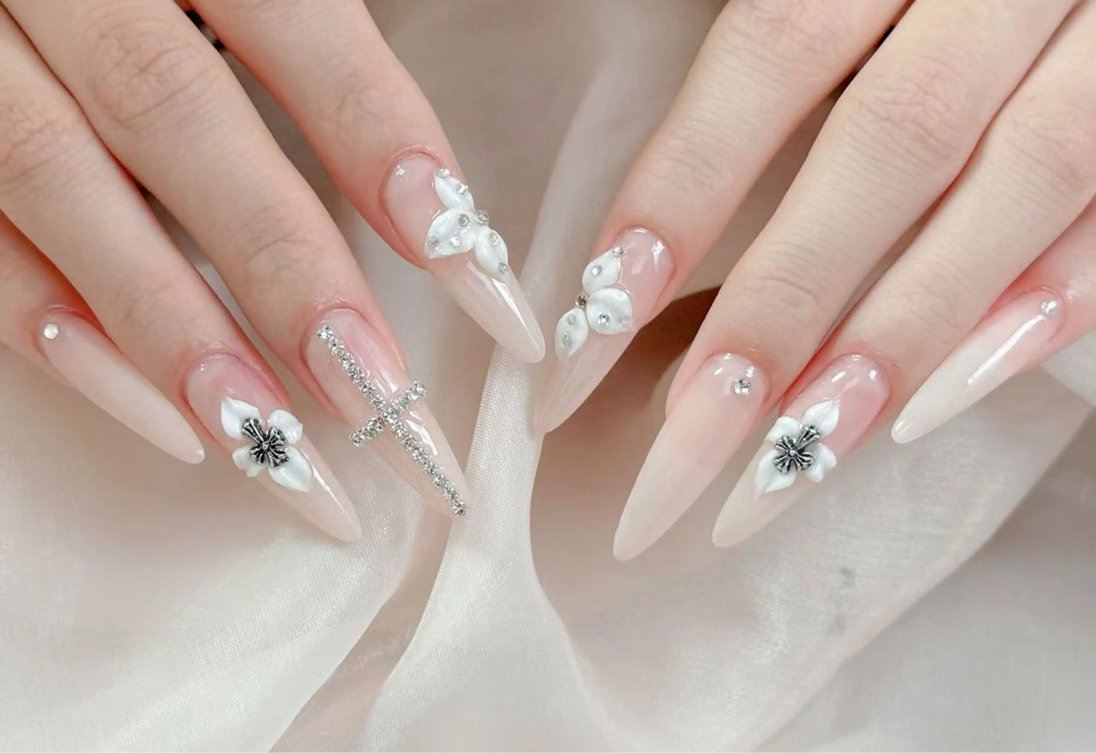 ネイル ハンドネイル 小 雨のネイルデザイン