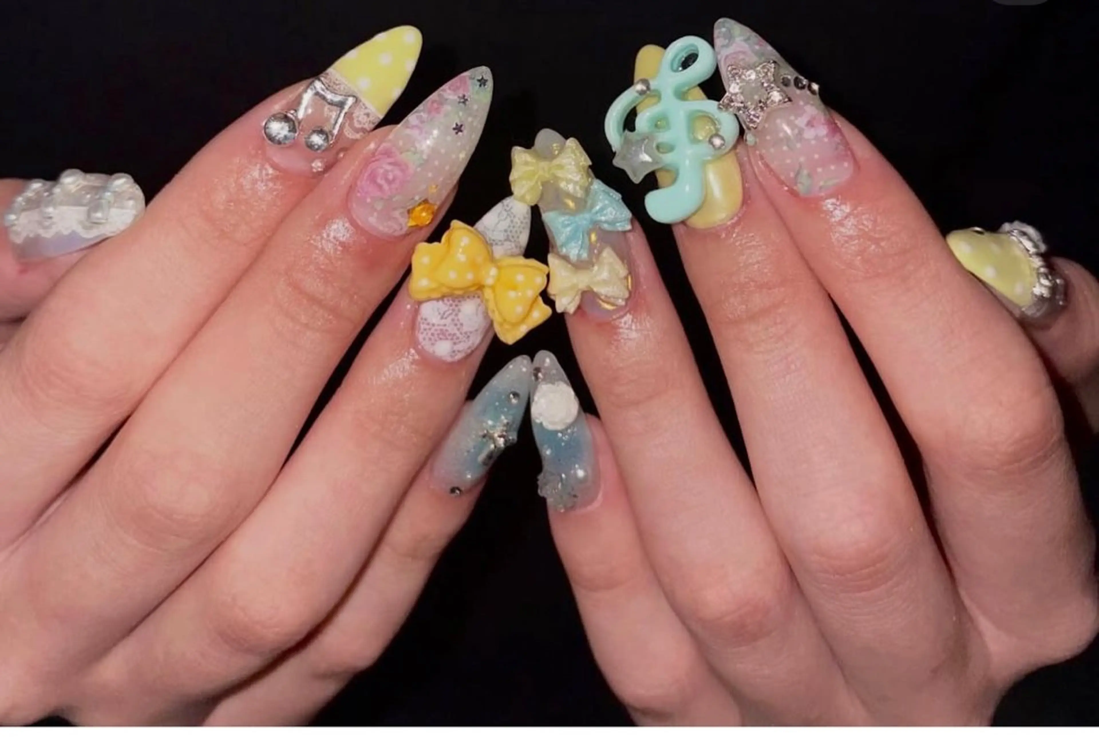 ネイル アートネイル ストーンネイル ネイルチップ ハンドネイル NiJi Nailsのネイルデザイン