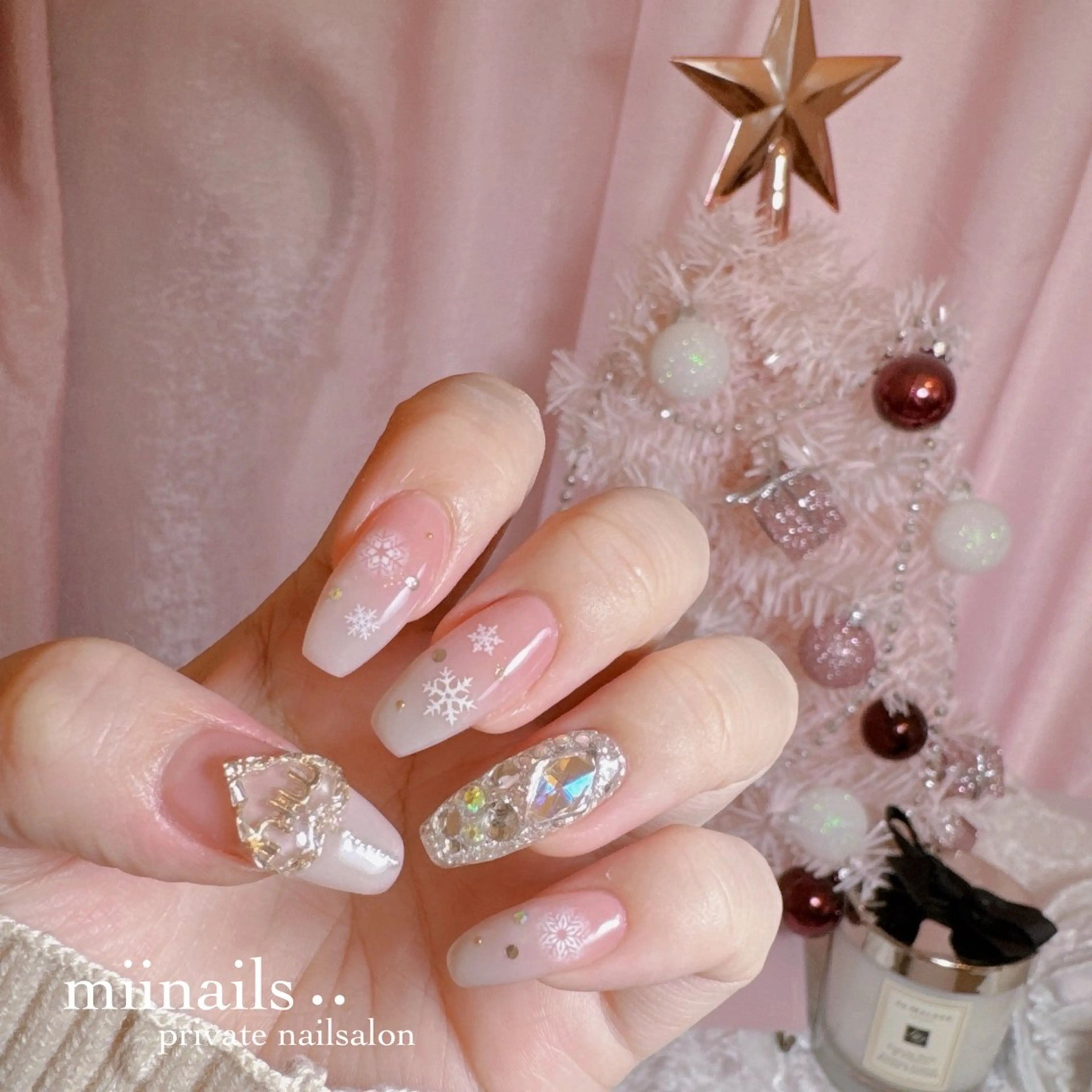 ネイル 韓国ネイル ワンホンネイル 冬ネイル クリスマス ハンドネイル nailsalon miinailsのネイルデザイン