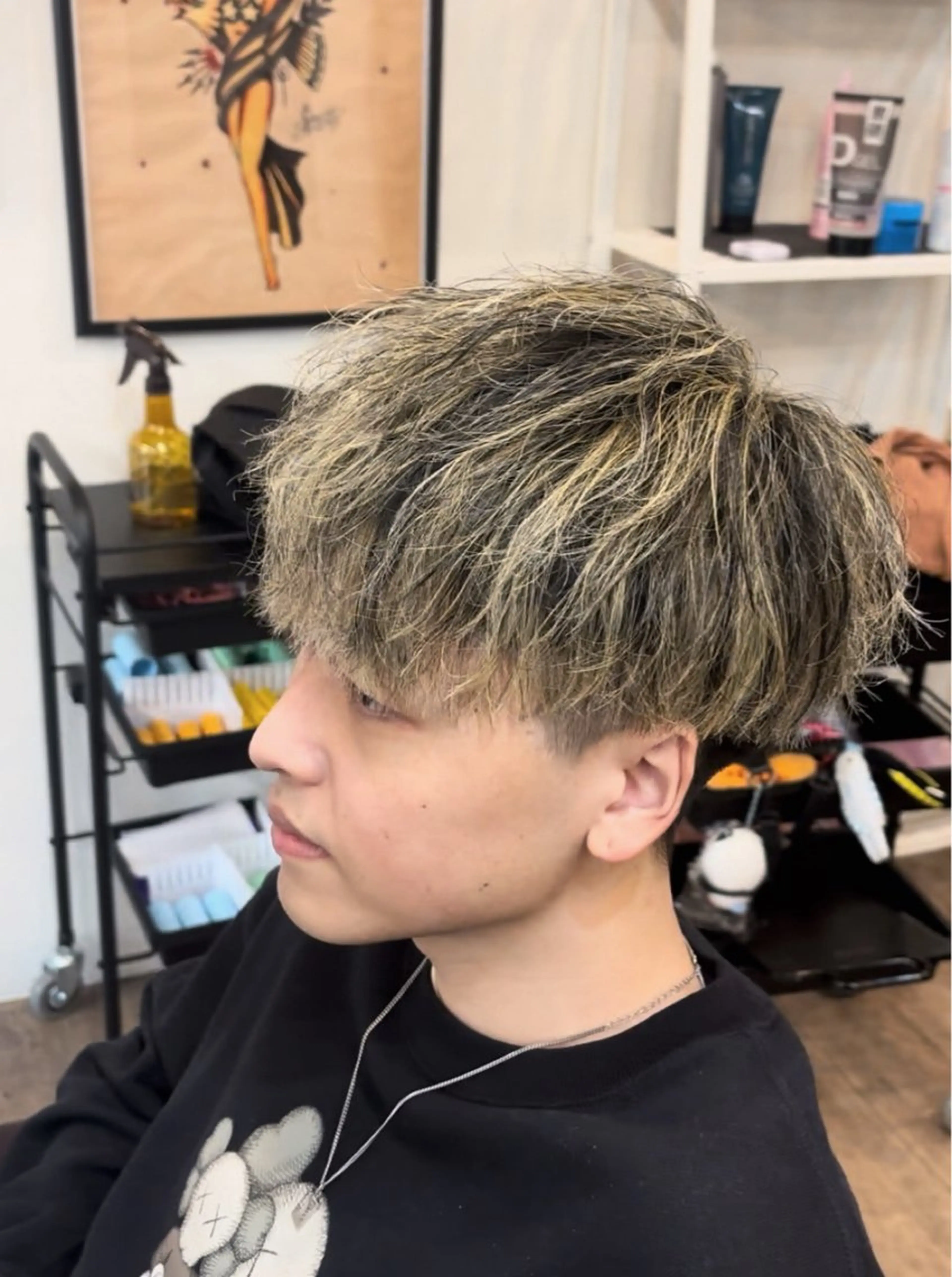 ミディアム カラー パーマ メンズ ミディアムパーマ メンズハイライト メンズパーマ ハイライトカラー ハイライト カット ヘアカラー トリートメント 梅垣 紗英のヘアスタイル