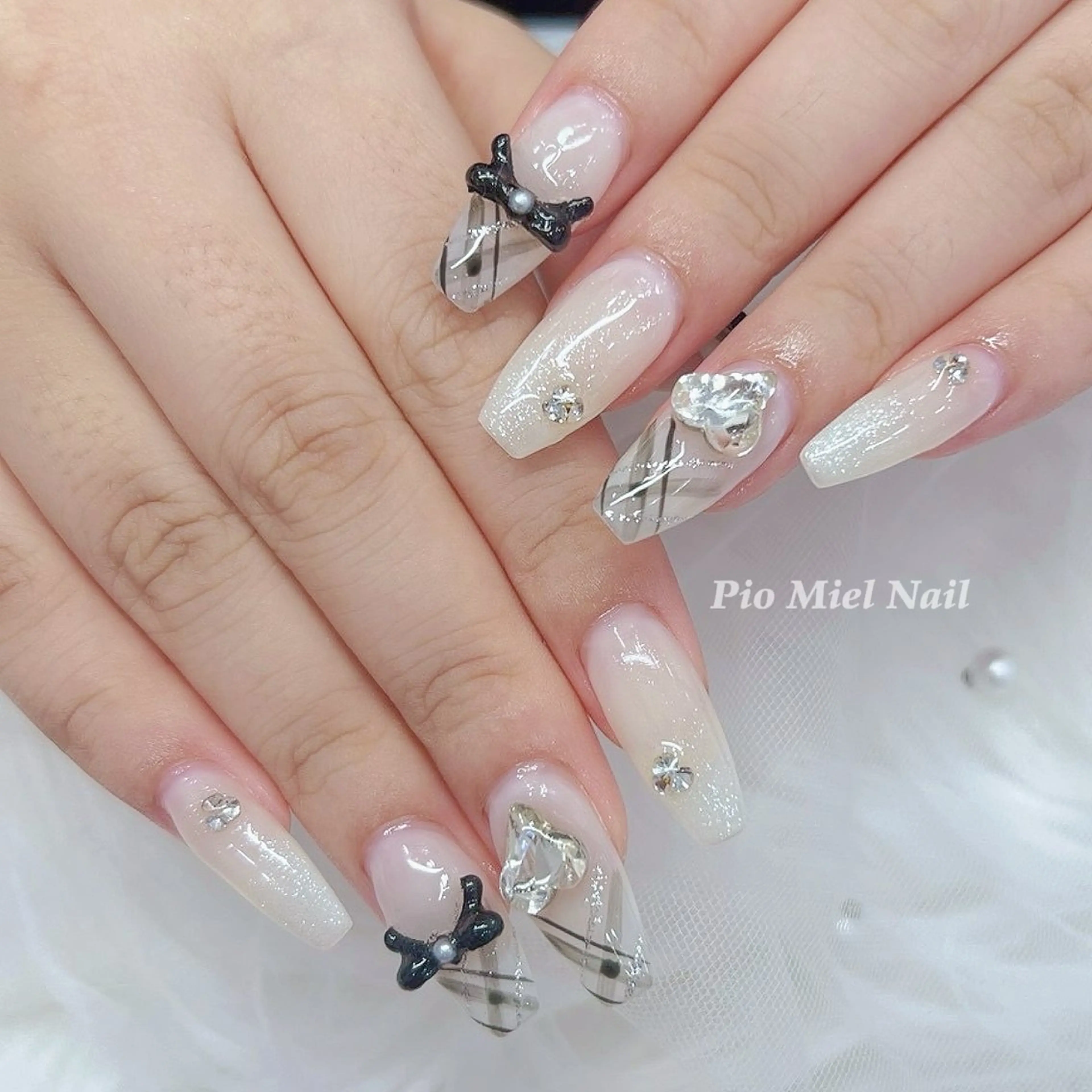 セミロング 韓国風ヘア Pio Mielのネイルデザイン