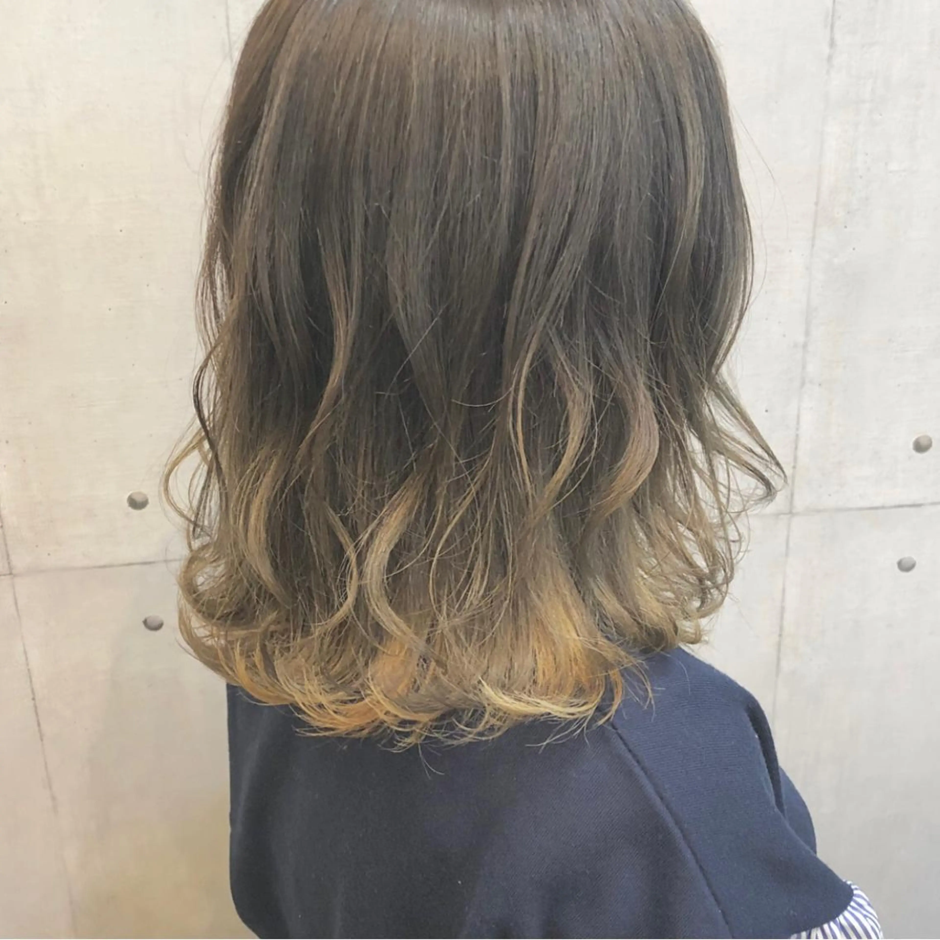 ミディアム イエローカラー 山野 稚奈のヘアスタイル