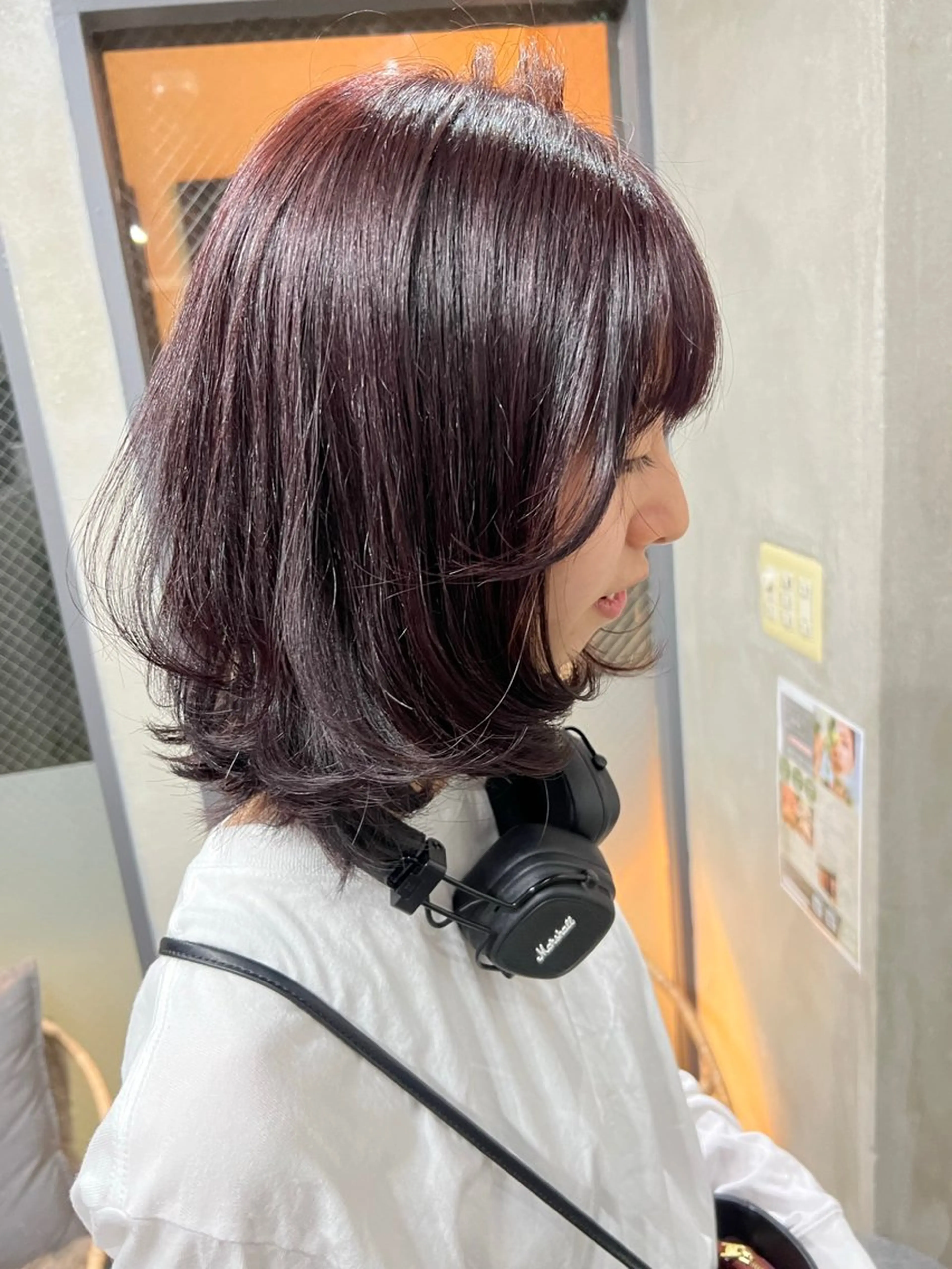 ミディアム カット ヘアカラー maya レイヤーカットのヘアスタイル