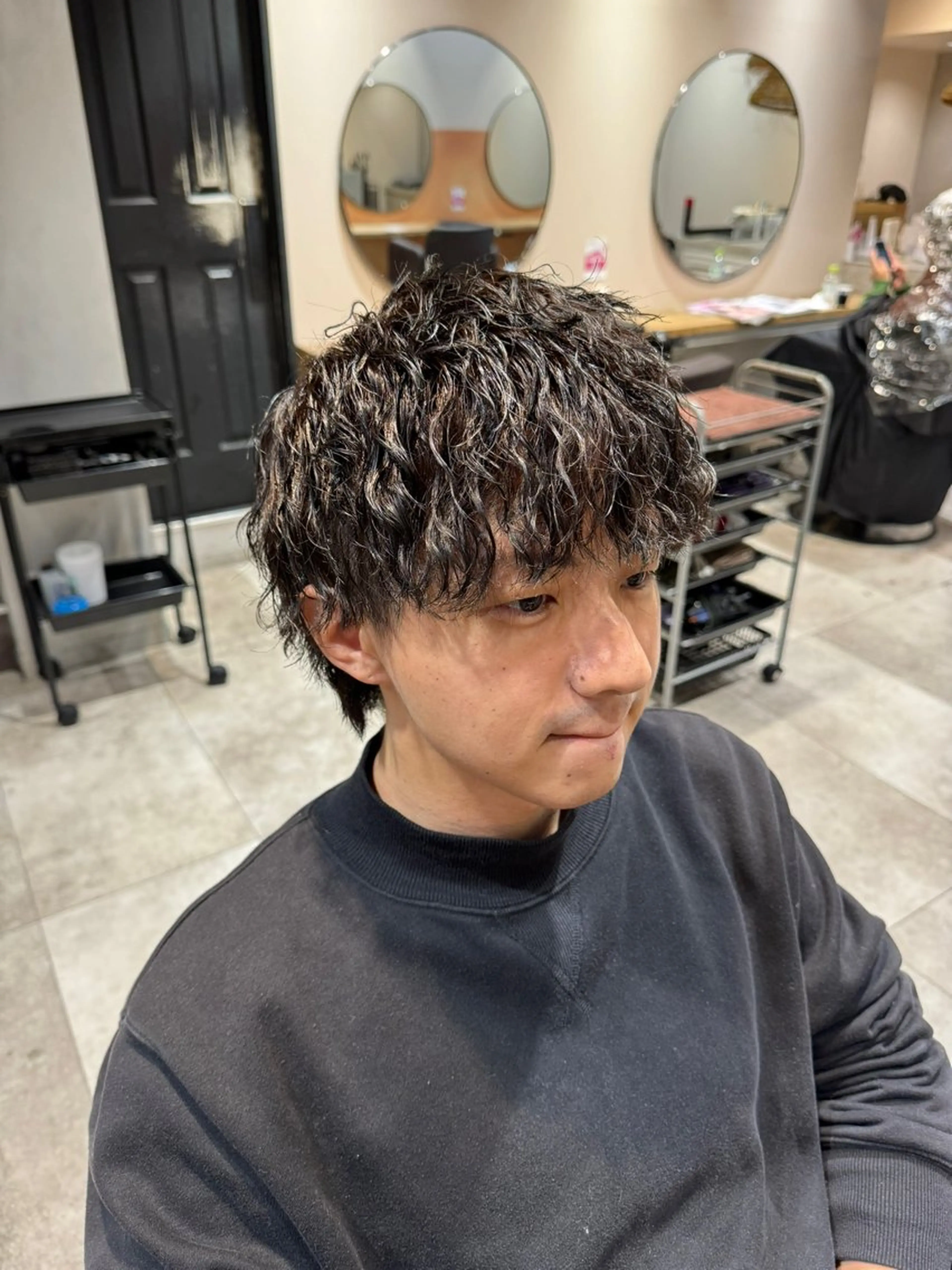 ミディアム メンズ ミディアムパーマ メンズパーマ カット パーマ メンズ特化 TAKUYAのヘアスタイル