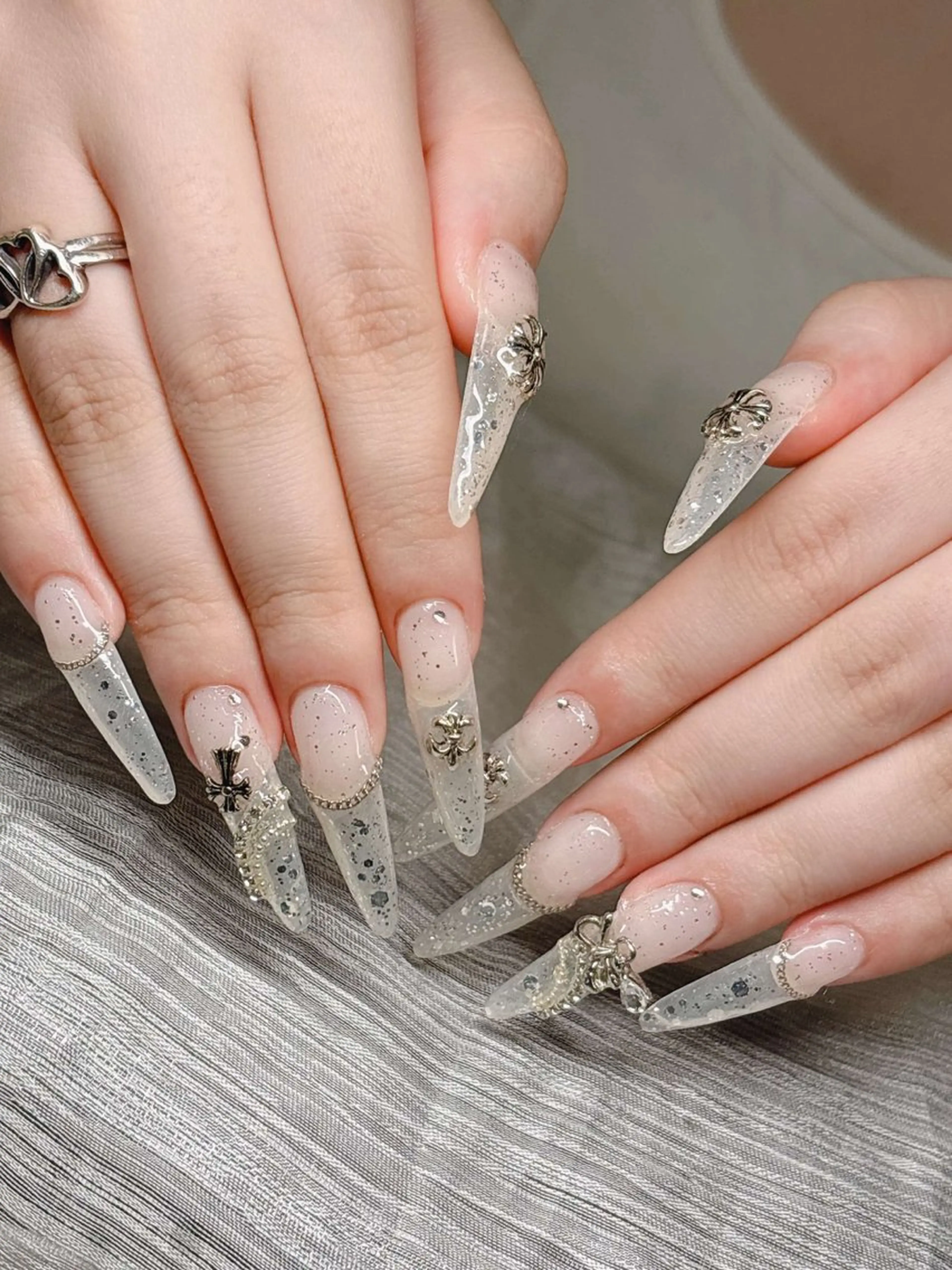 ネイル 長さ出し グラデーション 卒業式 キラキラネイル マグネットネイル ハンドネイル Lee Nailsのネイルデザイン