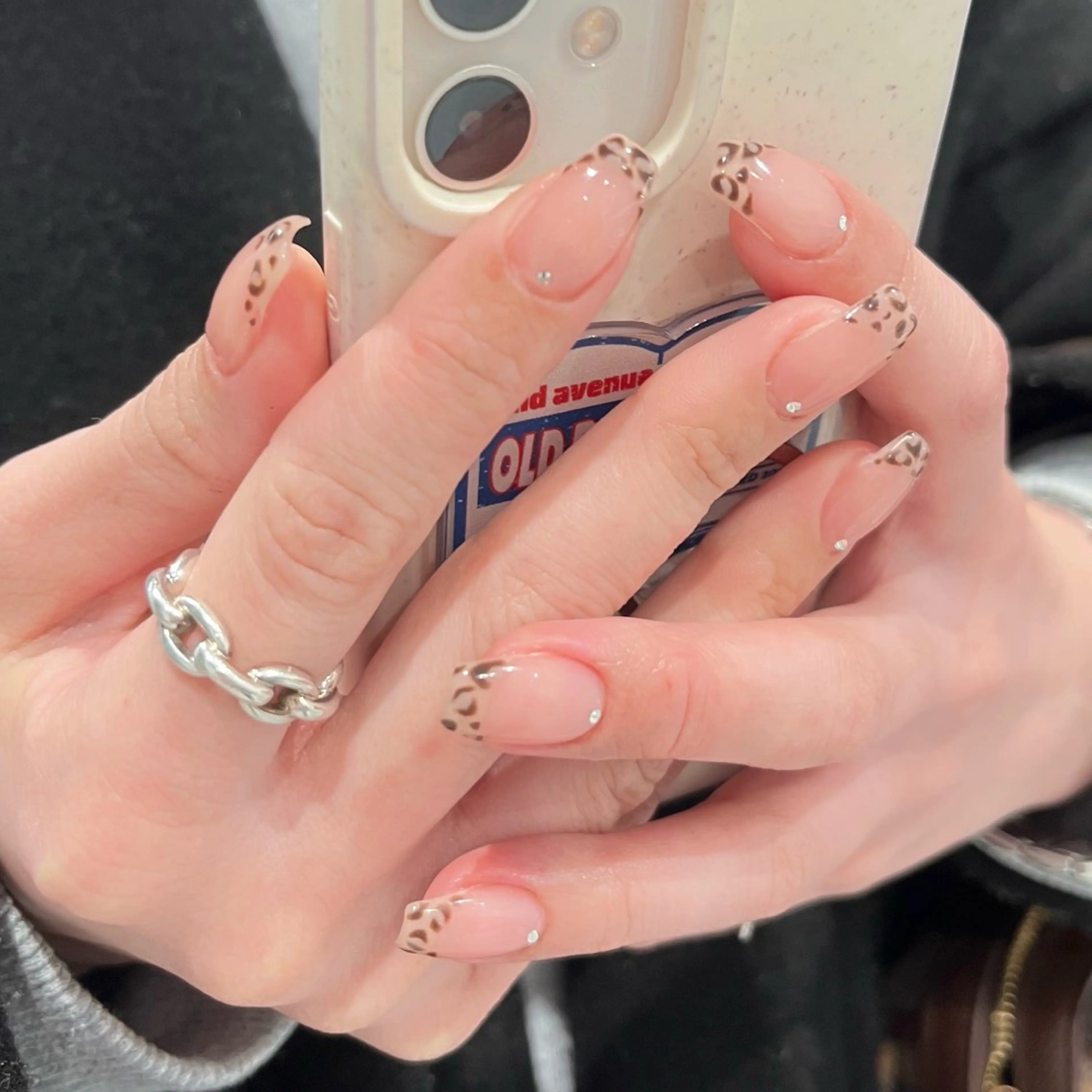 ネイル アニマル柄 フレンチネイル NORA nail UMEDA MAIのネイルデザイン