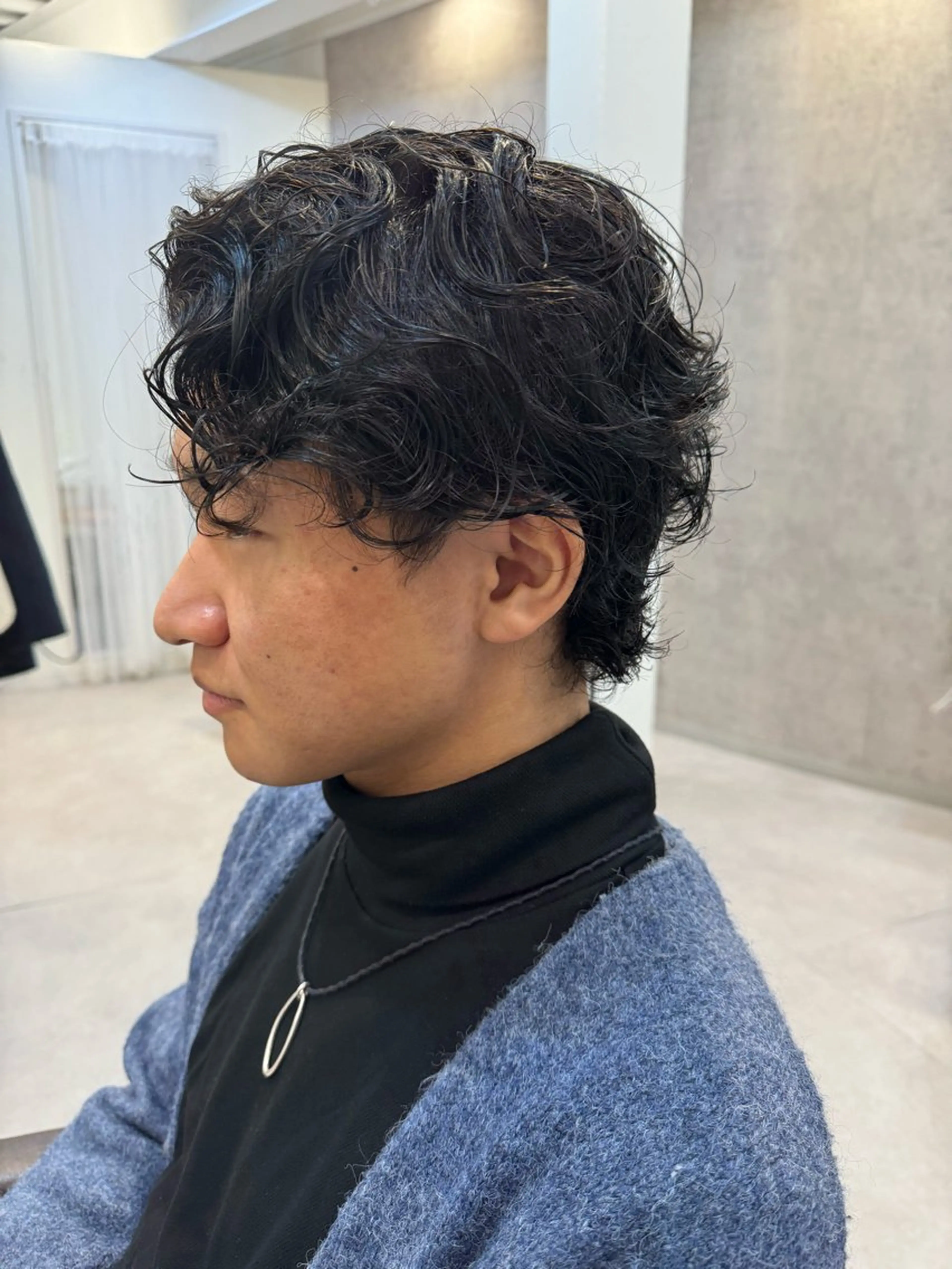 ミディアム パーマ メンズ ミディアムパーマ メンズパーマ 似合う髪型が 分からない方へのヘアスタイル