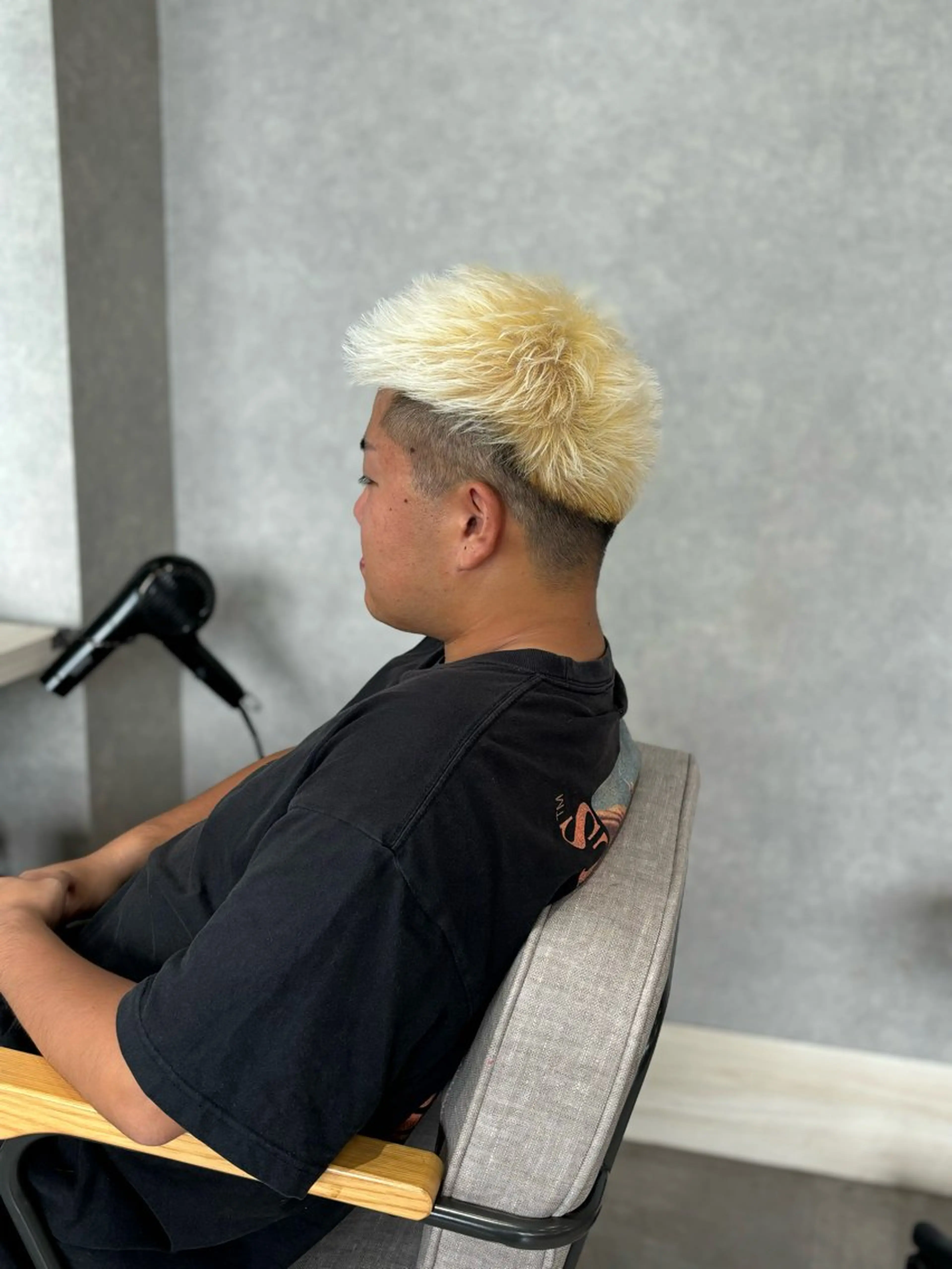 ショート カラー メンズ センターパート メンズハイトーン マッシュウルフ マッシュ メンズパーマ カット ヘアカラー トリートメント 長谷川 湧のヘアスタイル