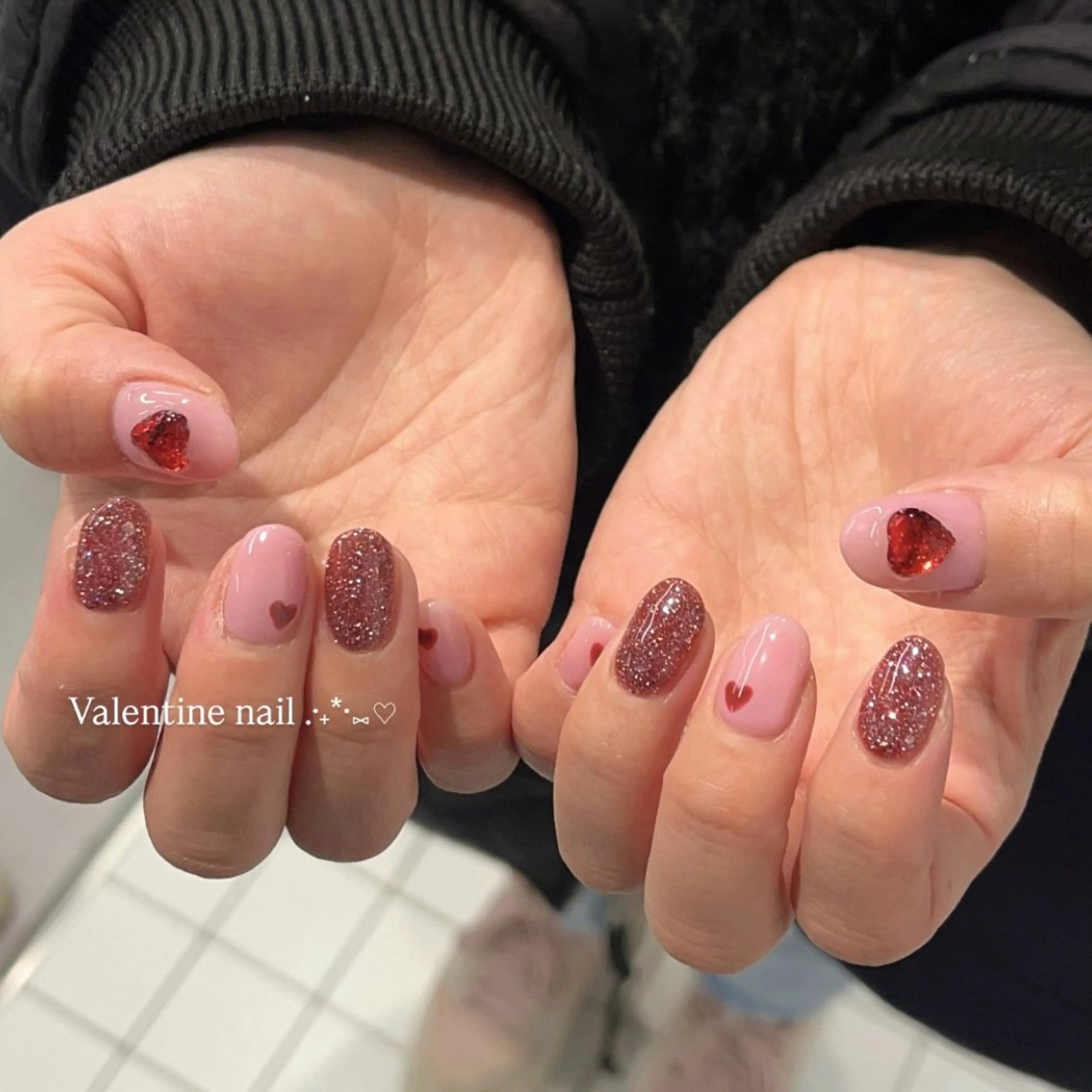 ネイル キラキラネイル ロングネイル リボン バレンタイン 冬ネイル ハンドネイル eight nail 春菜のネイルデザイン