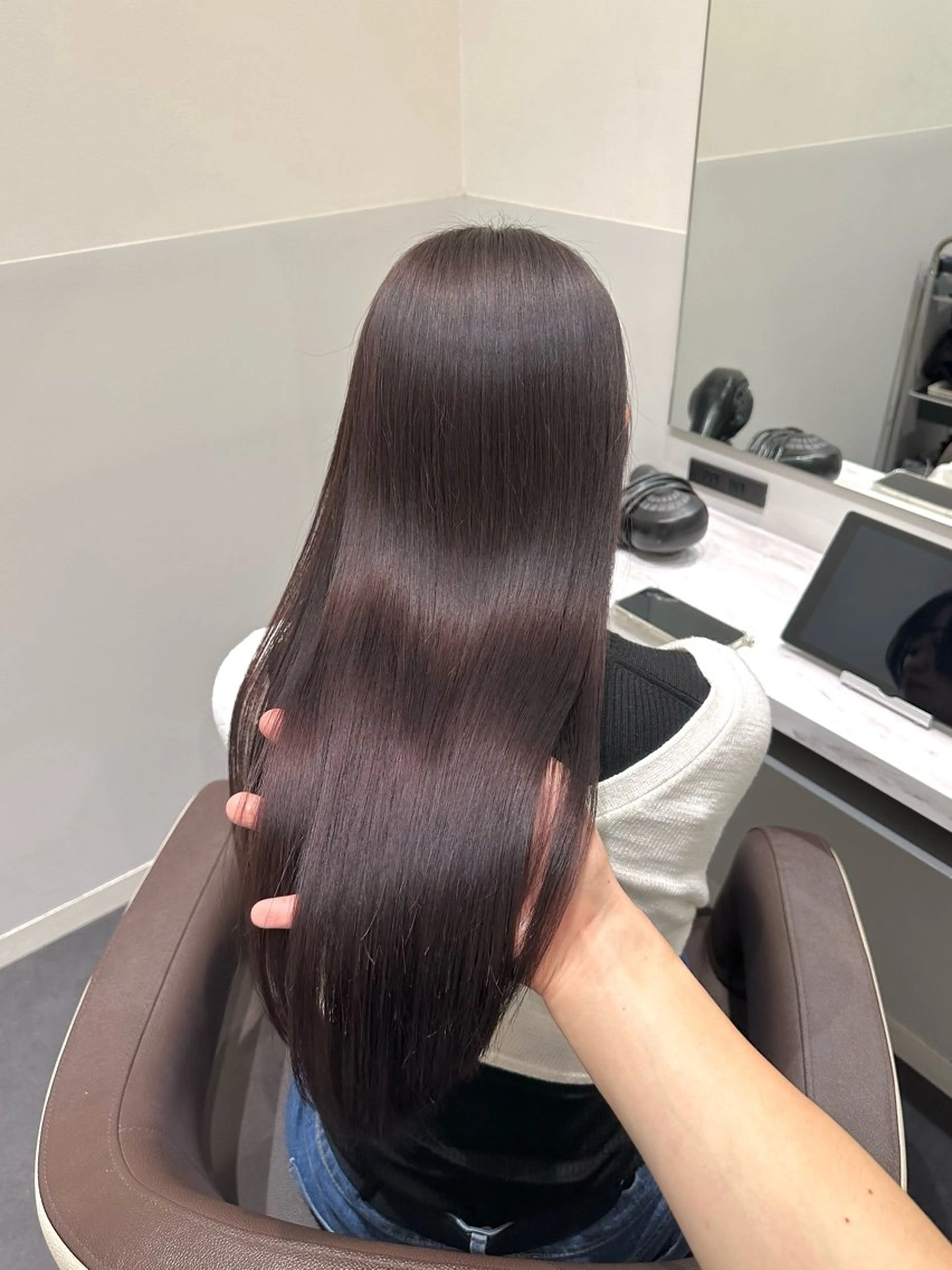 ロング カラー ブリーチ グレージュ ラベンダーカラー ラベンダーグレージュ ラベンダーグレー ヘアカラー トリートメント 矢野 晃平のヘアスタイル