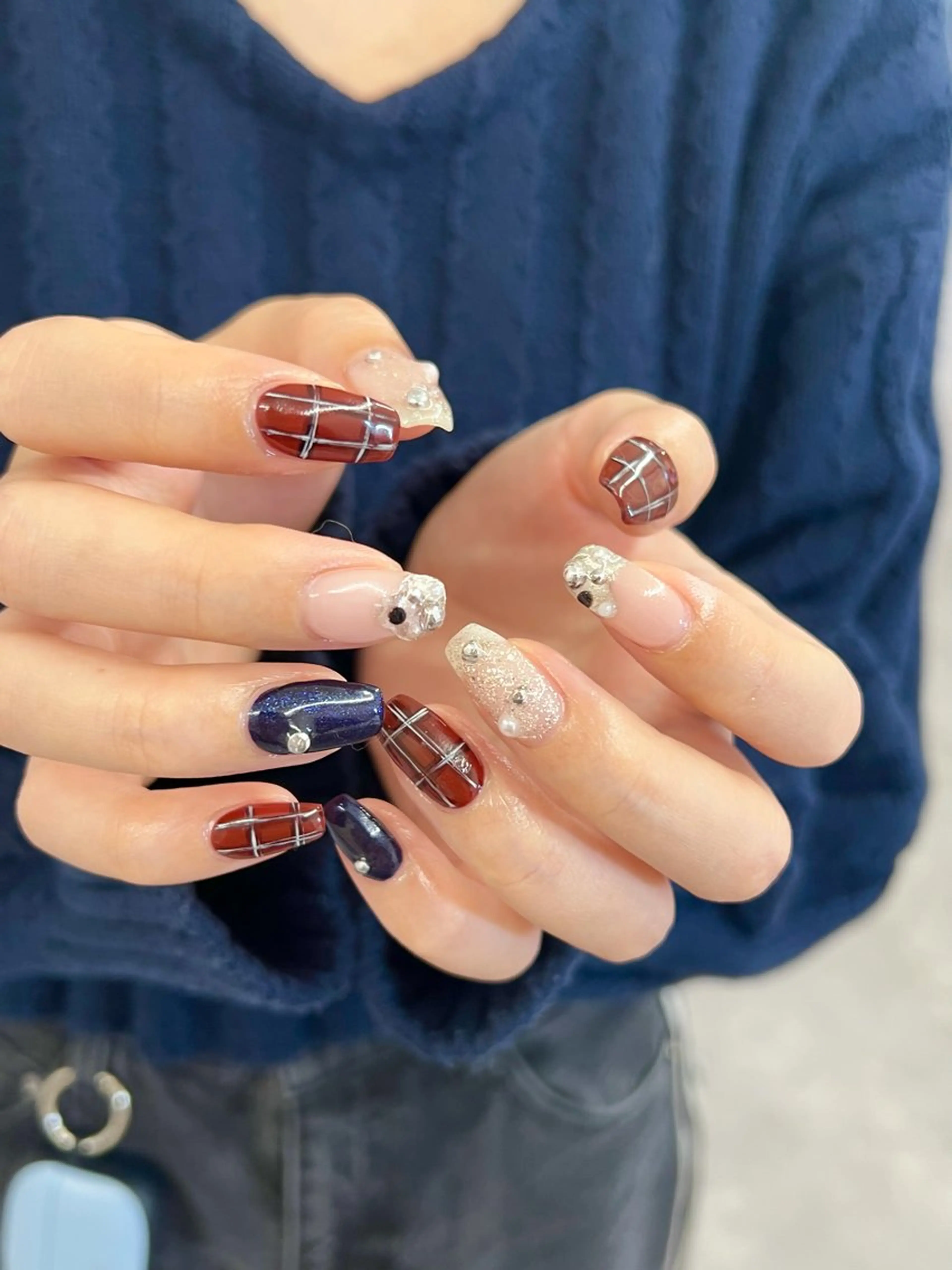 ネイル ジェルネイル キラキラネイル マグネットネイル ネイビー ニュアンスネイル ハンドネイル ハンドケア Bana_ Nailのネイルデザイン