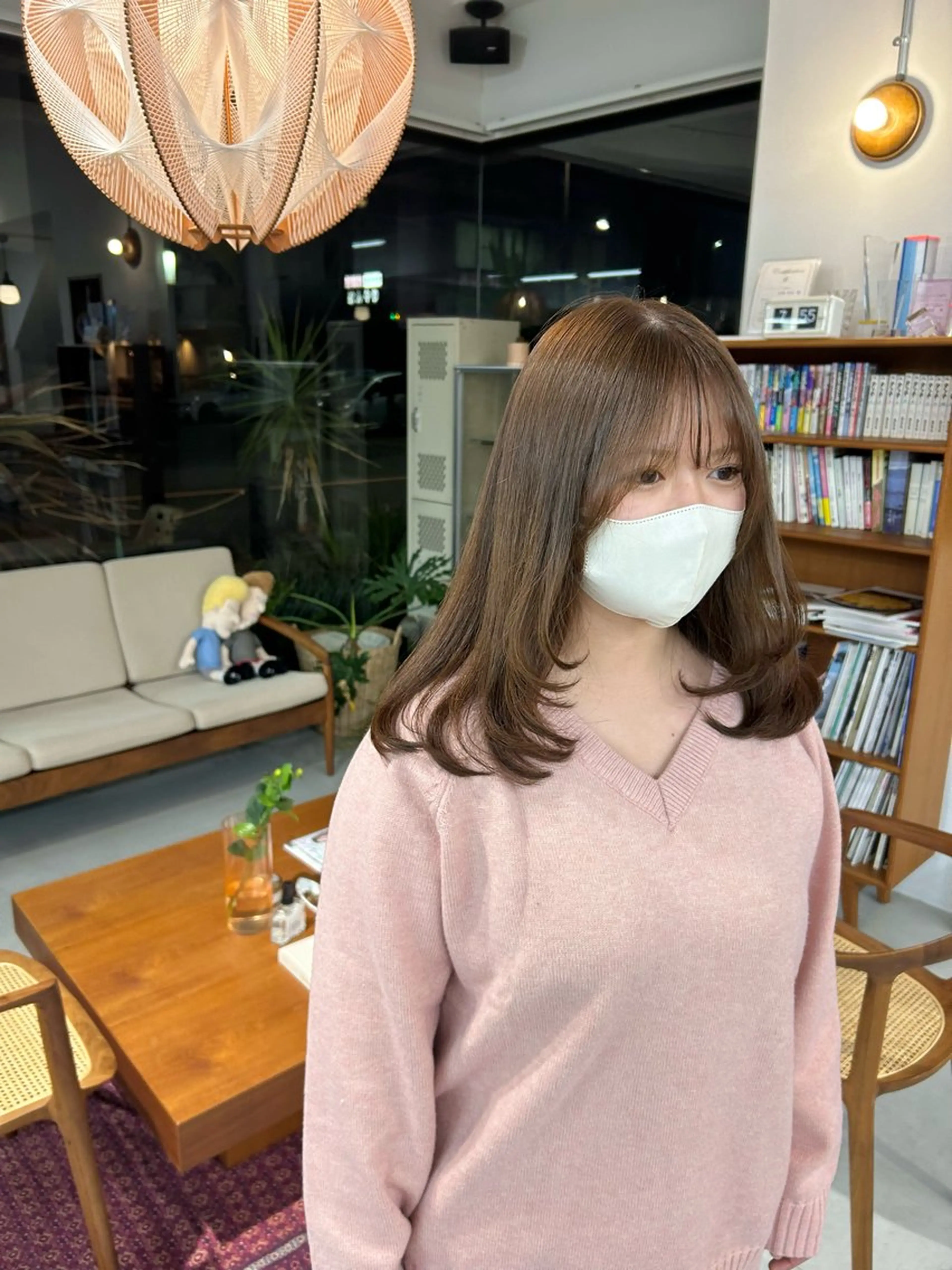 ミディアム カラー レイヤーカット 藤原 あかりのヘアスタイル