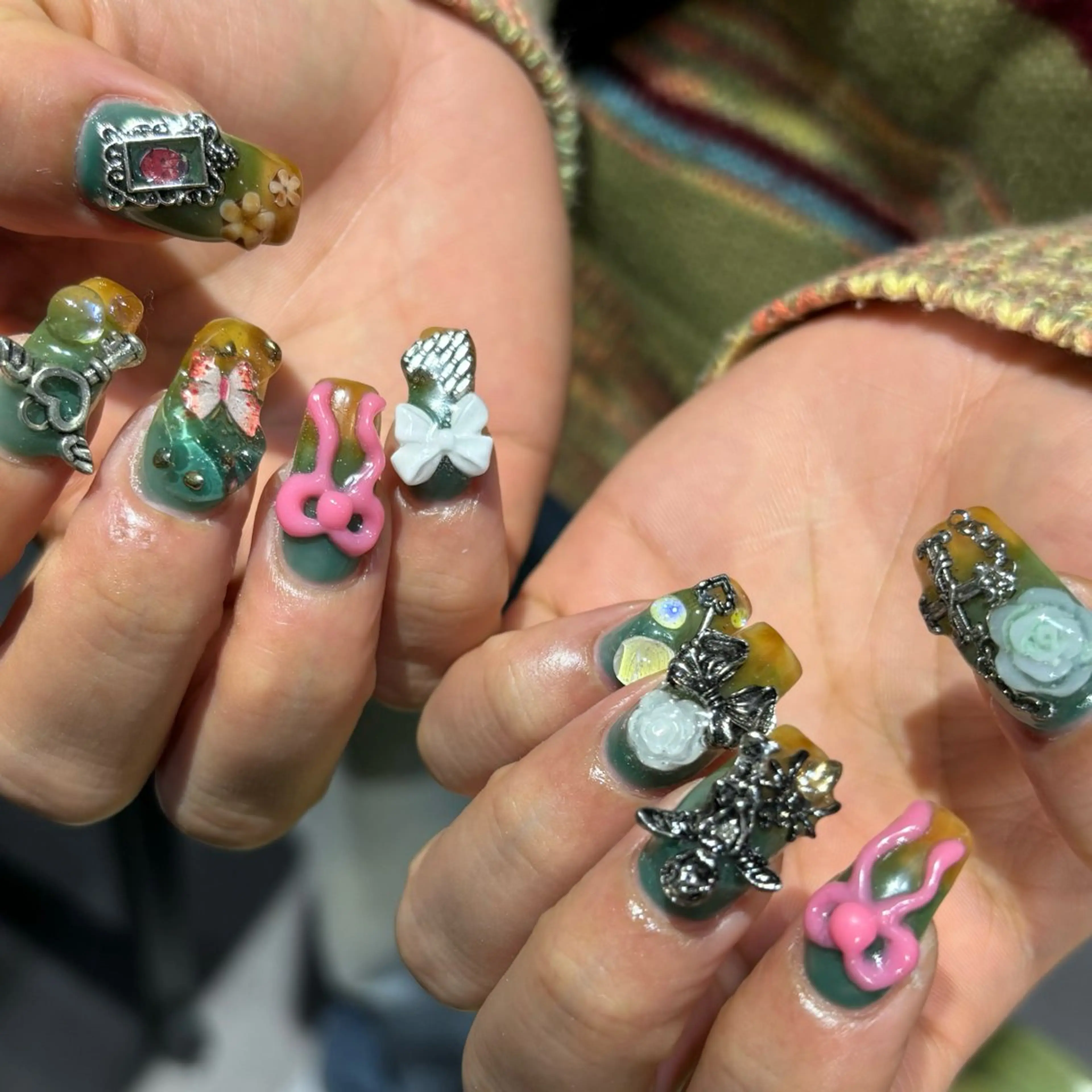 ネイル ハンドネイル 🪐富島彩夏 /海外nail🪐のネイルデザイン