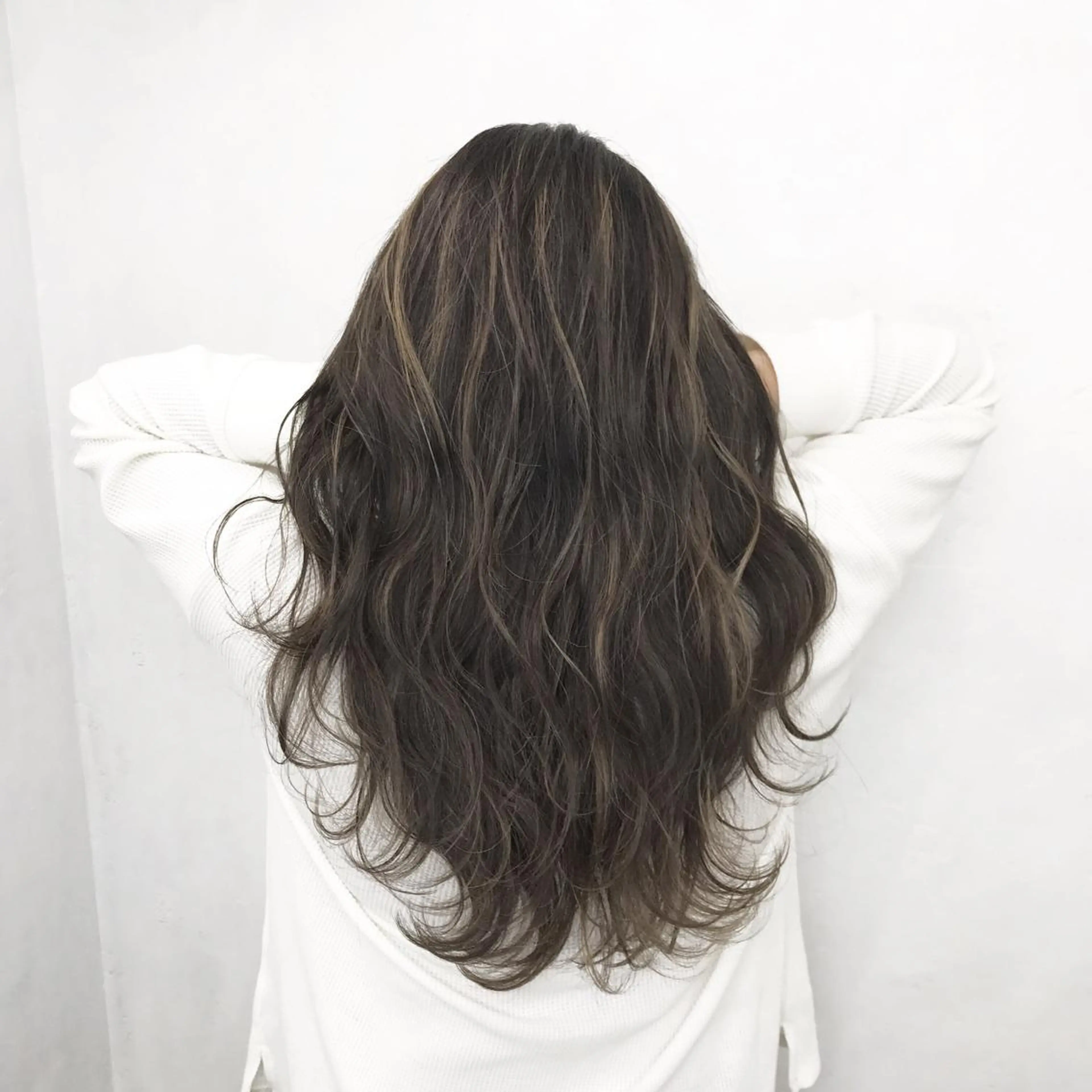 ロング カラー グレージュ ハイライトカラー ハイライト ヘアカラー TATSUYA アートディレクターのヘアスタイル