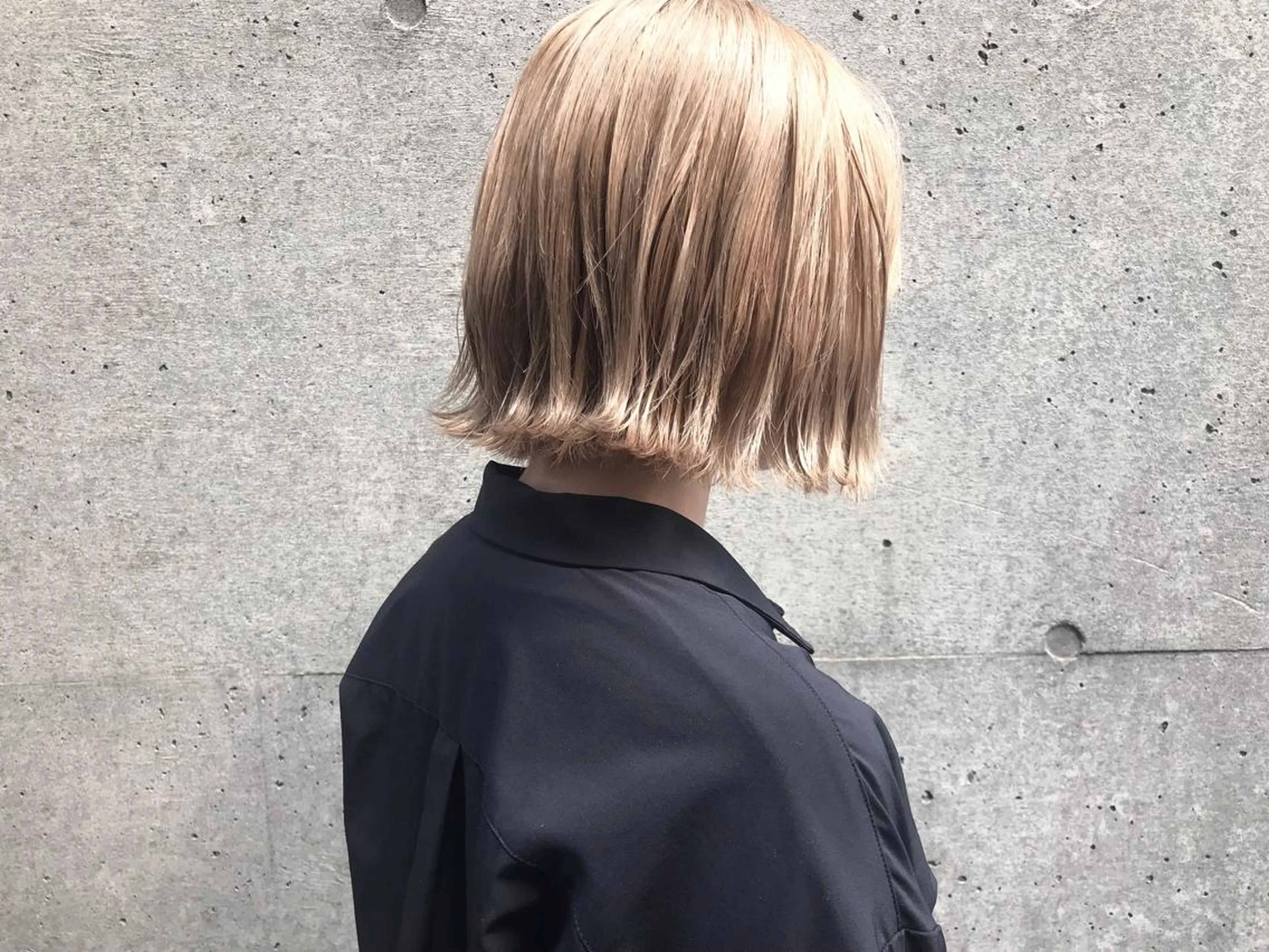 ショート カラー ベージュカラー ブリーチ ハイライトカラー ミルクティーベージュ ハイライト ボブ　ショート 特化 迫田紘史のヘアスタイル