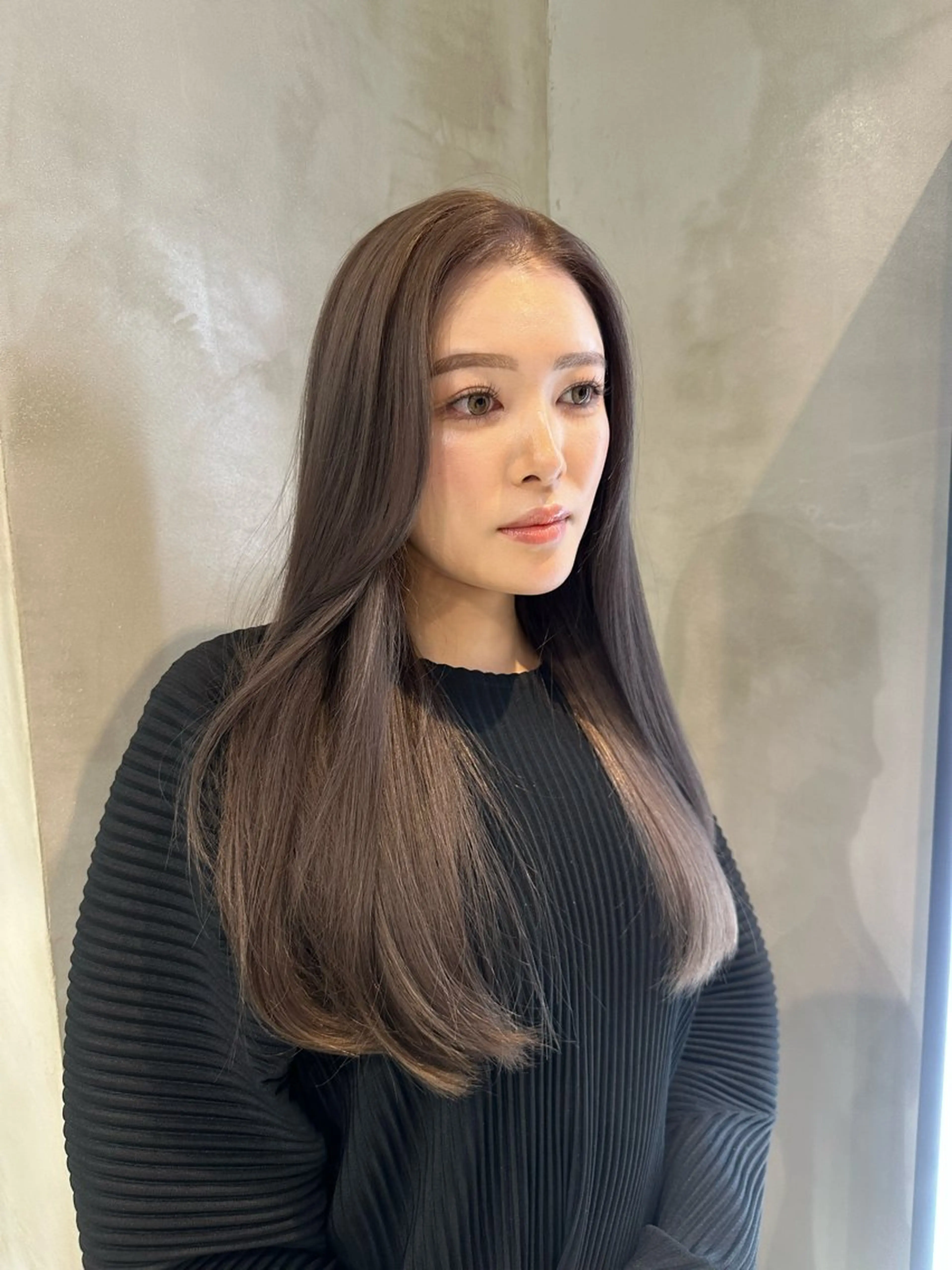 ミディアム カット トリートメント レイヤーカット 透明感カラーのヘアスタイル