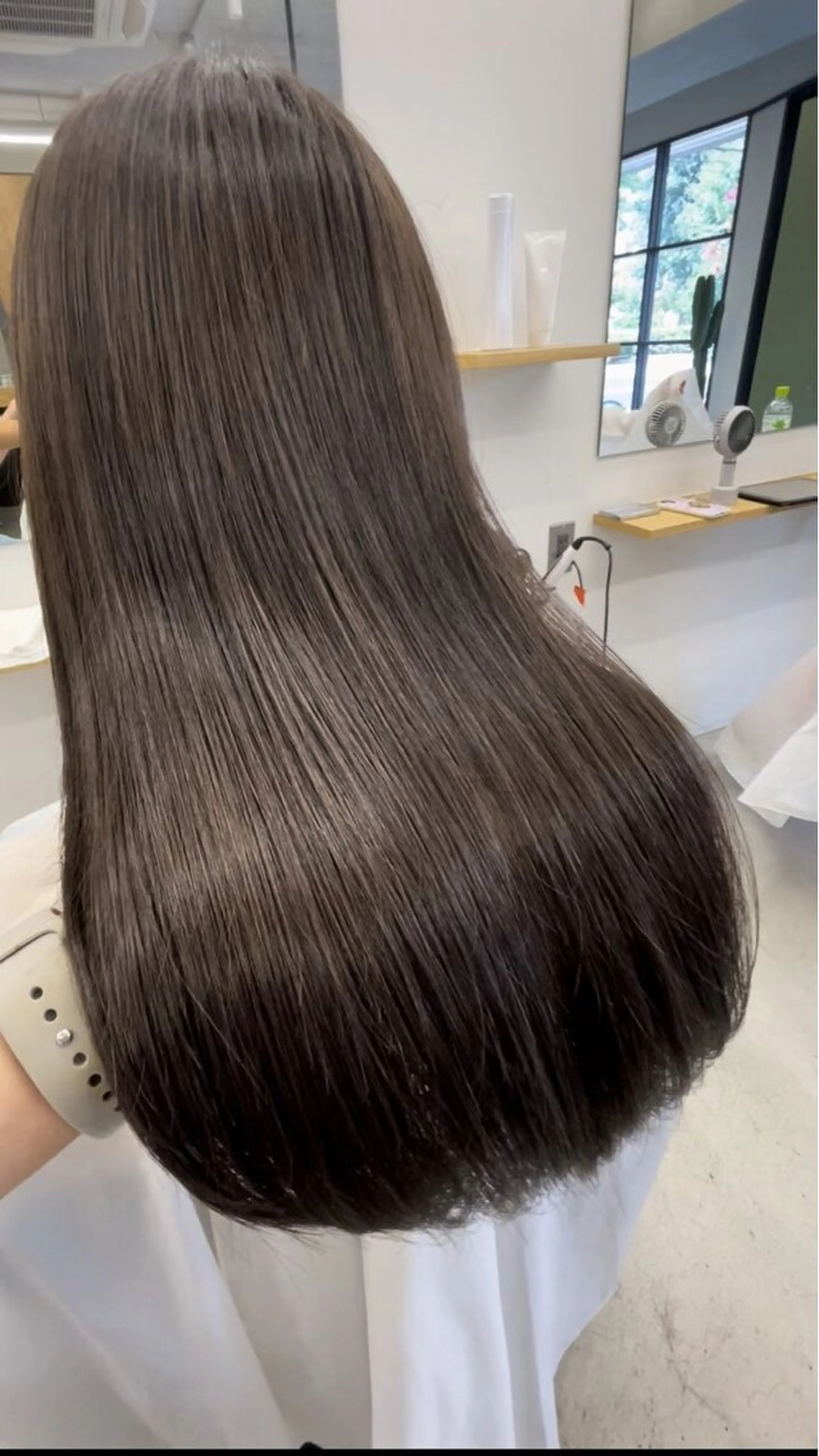 ロング 縮毛矯正 トリートメント 🫧小栗 萌衣✨のヘアスタイル