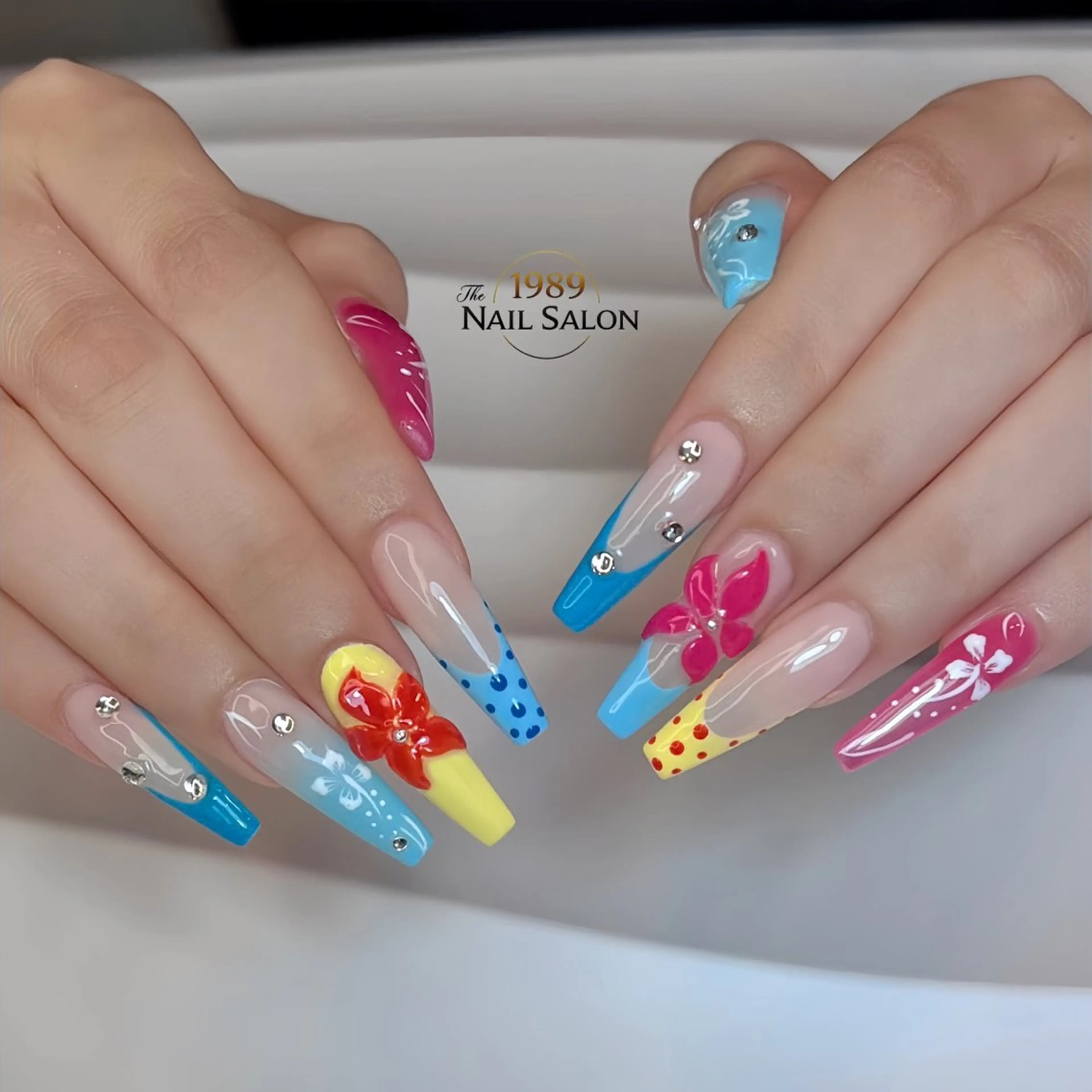 ネイル アートネイル フラワーネイル ハンドネイル The 1989 Nail Salonのネイルデザイン