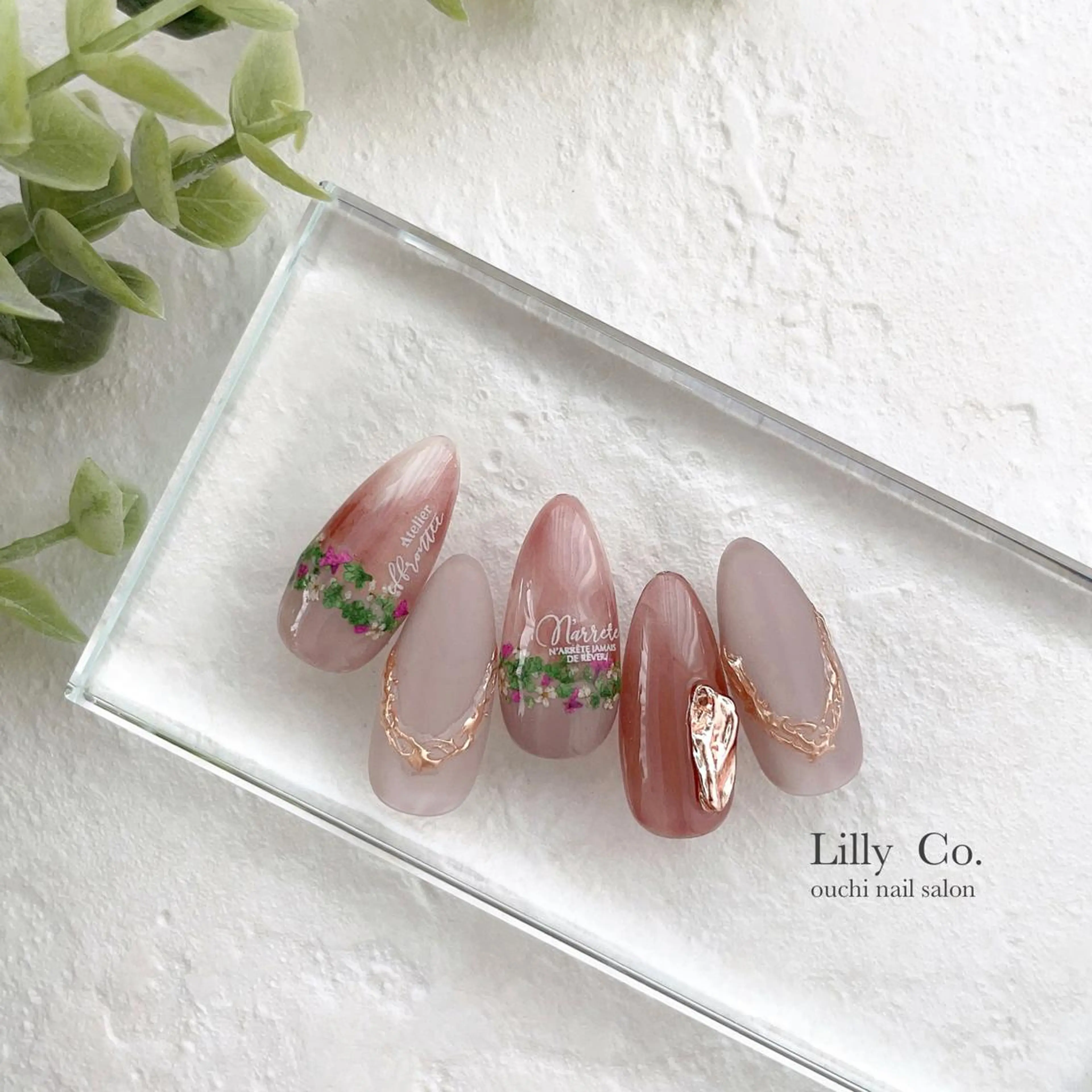 ネイル フラワーネイル ハンドネイル ハンドケア Lilly Co.のネイルデザイン