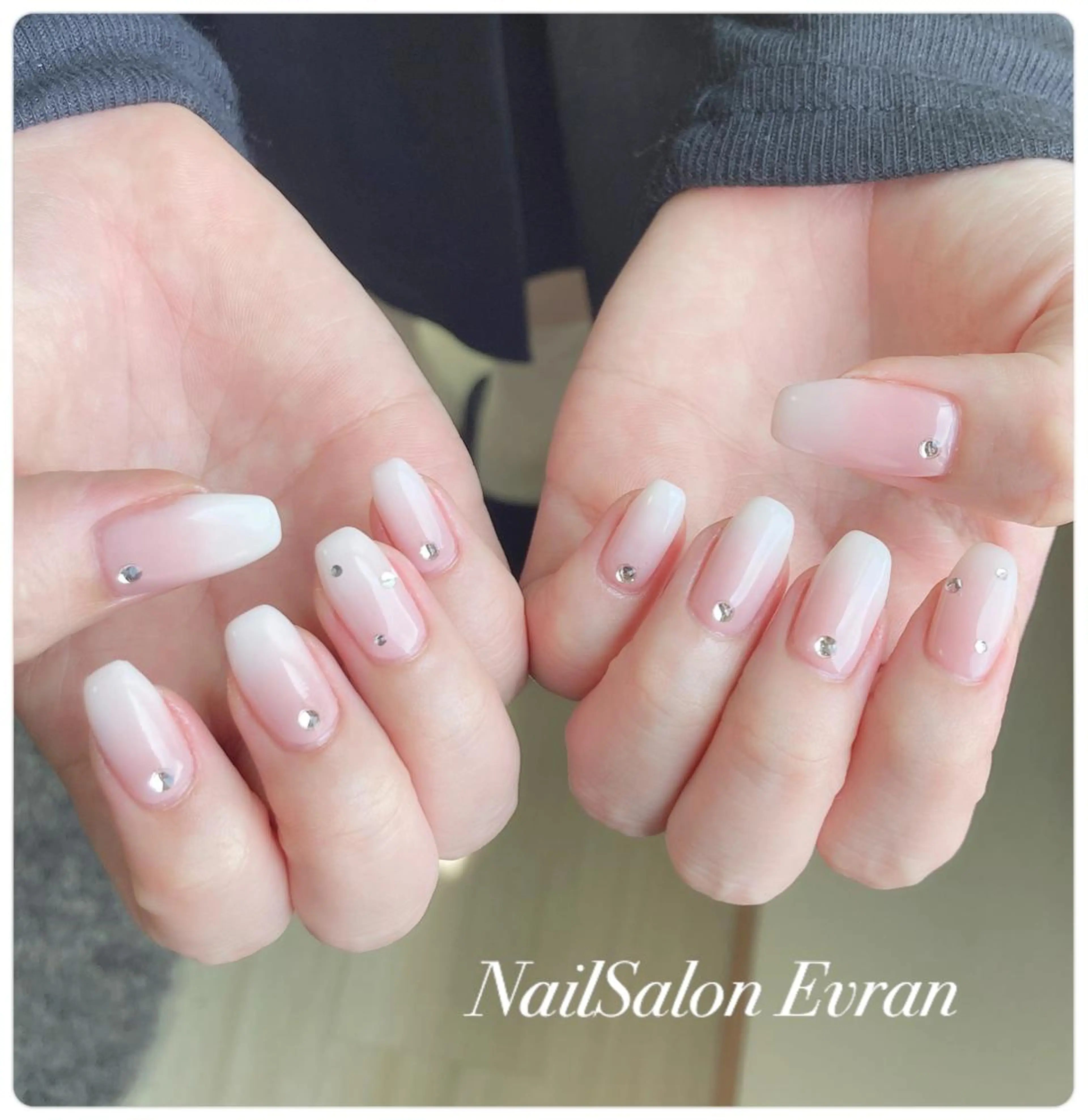 ネイル アートネイル フレンチネイル マグネットネイル 持ち込み ニュアンスネイル ハンドネイル Nail salon Evranのネイルデザイン