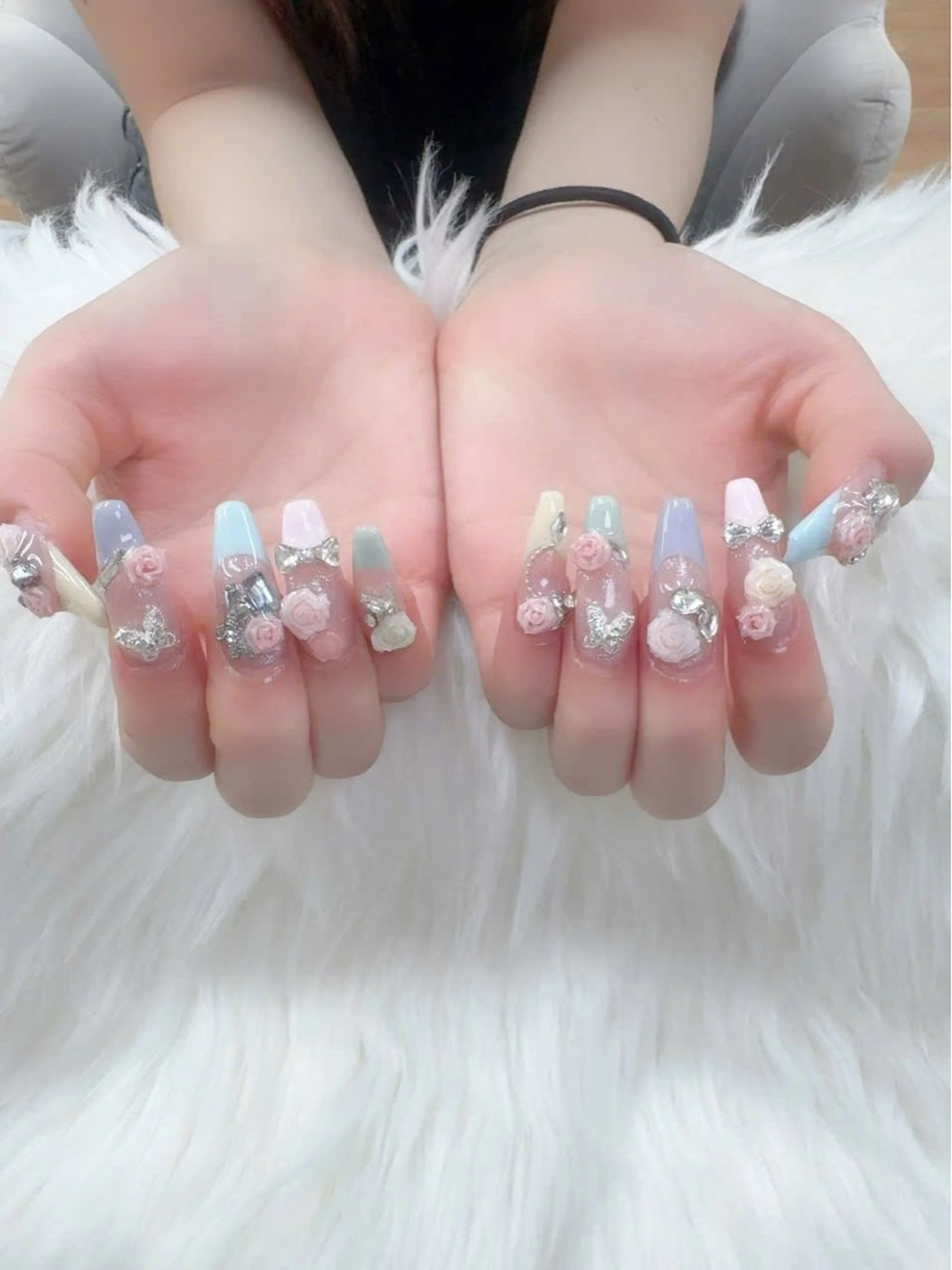 ネイル チークネイル ジェルネイル グラデーション キラキラネイル マグネットネイル ハンドネイル ハンドケア Hara Nail 【パラジェル使用】のネイルデザイン