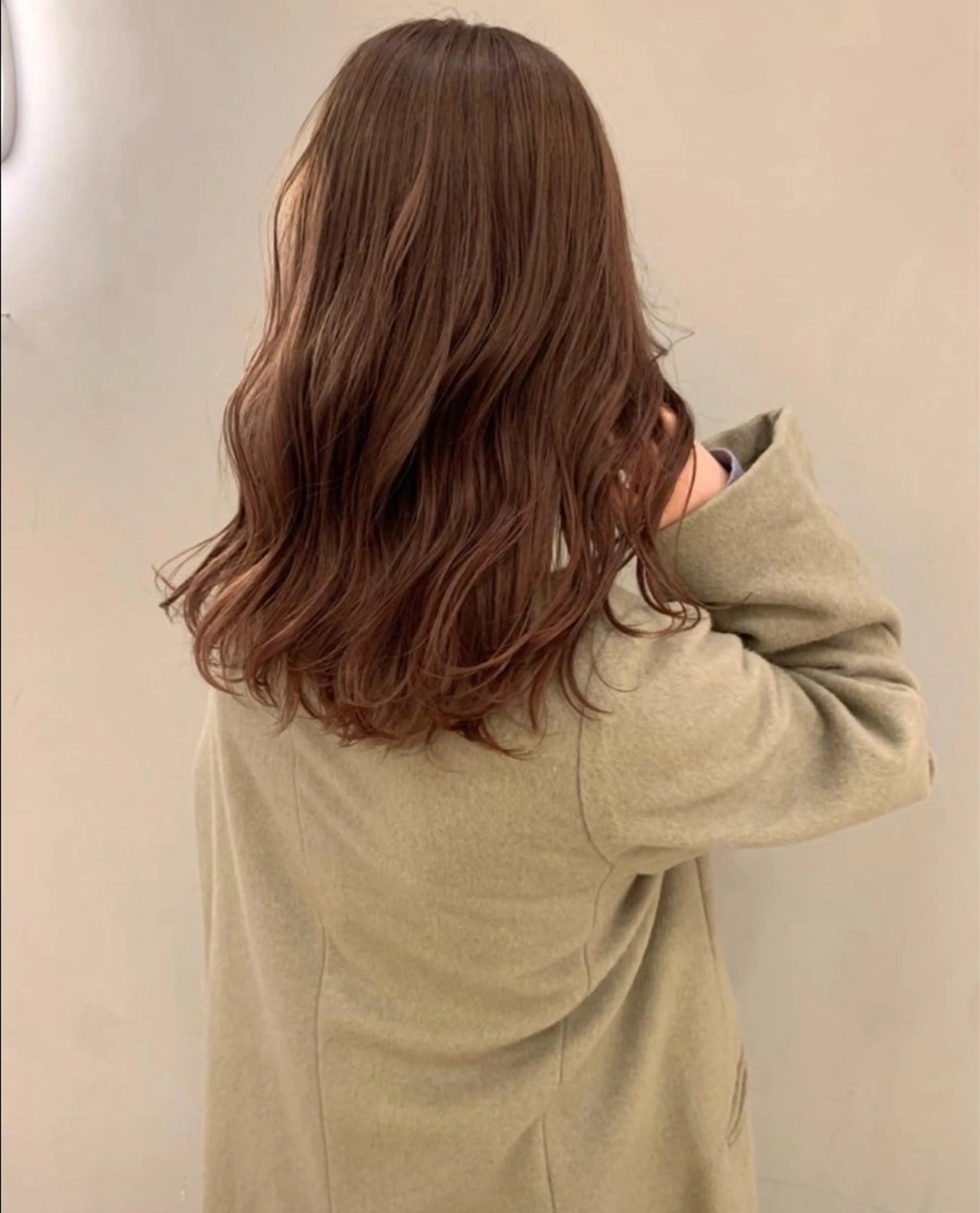 セミロング カラー 林 美佑のヘアスタイル