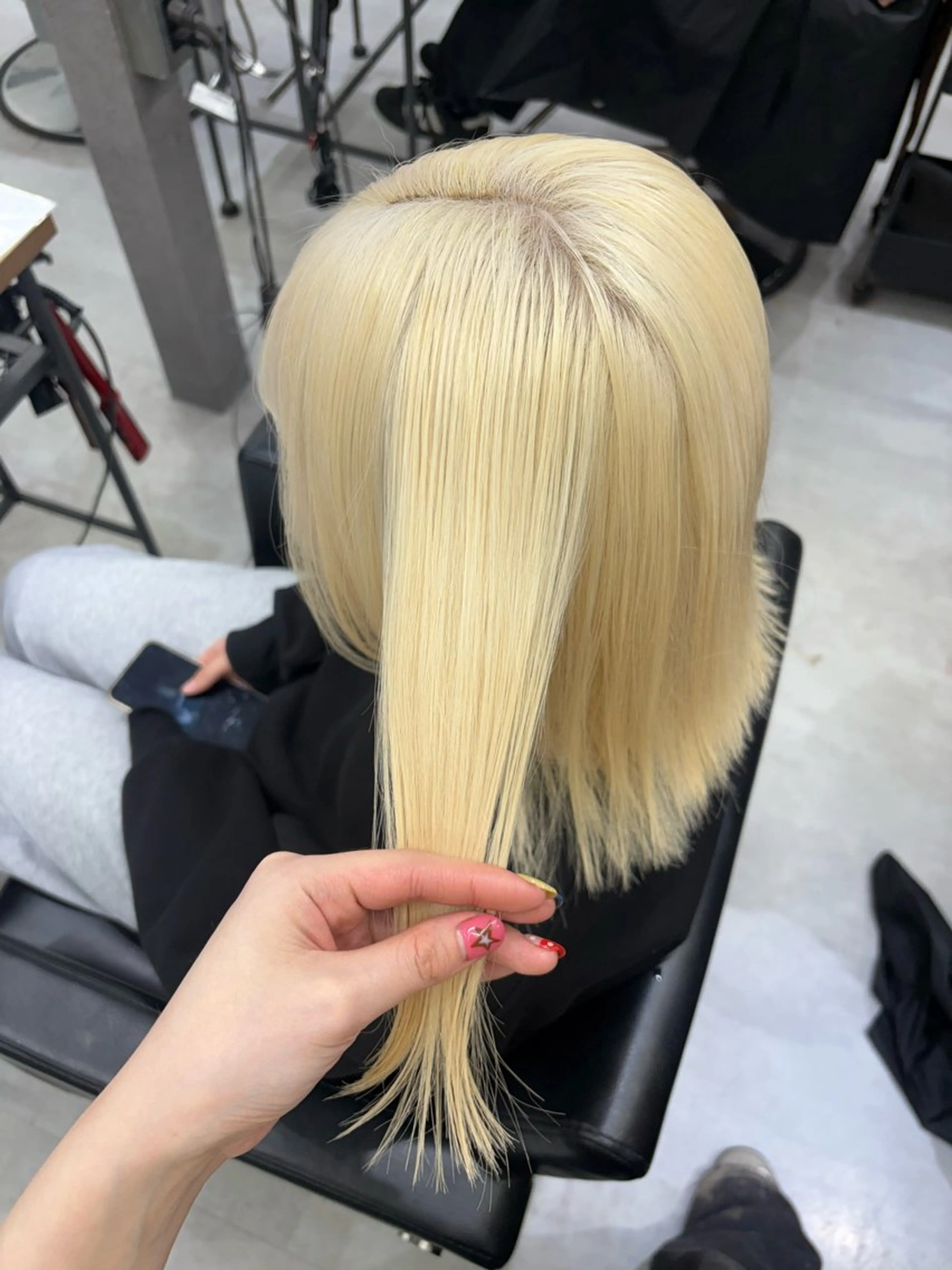 カラー 抜きっぱなしブロンド ブロンド ヘアカラー ENA💗NEXT /ハイトーンエクステのヘアスタイル