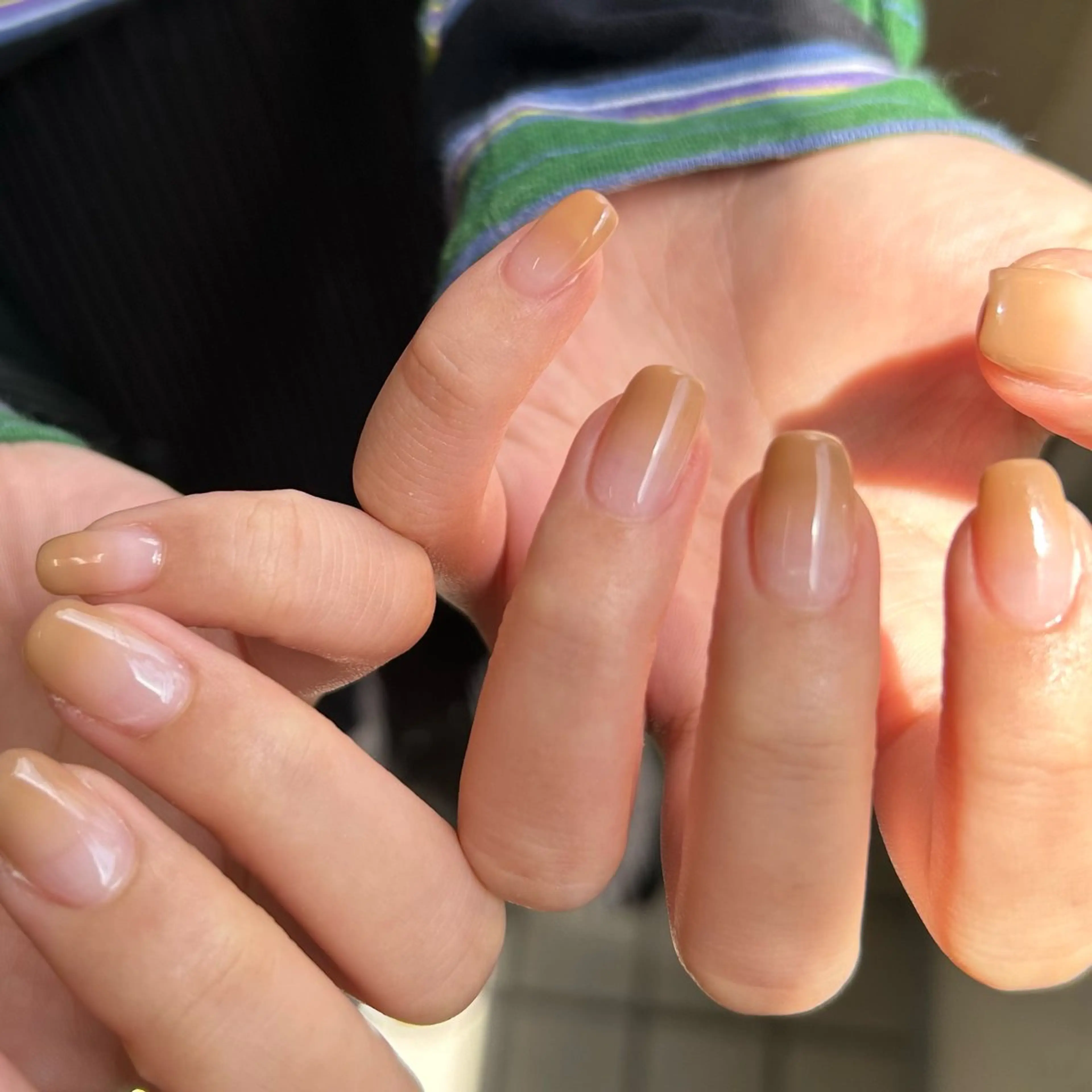 【スカルプオフ】カラグラ／フレンチ(ジェル/アクリル/チップで長さ出しをされている方はこちらをお選びください！)の写真