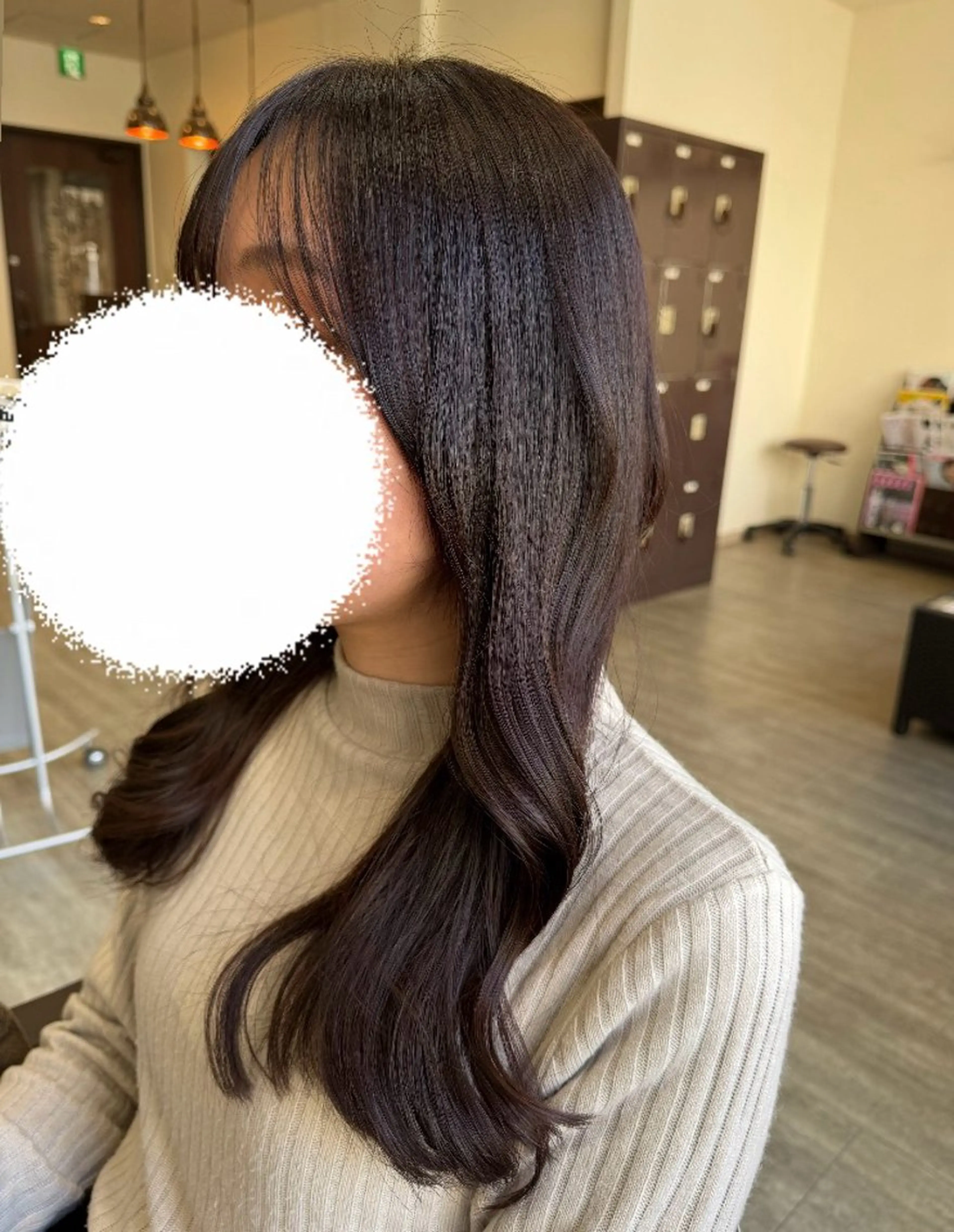 セミロング カラー ブラウンカラー ナチュラルブラウン レイヤーカット カット ヘアカラー 勘場 万菜華のヘアスタイル